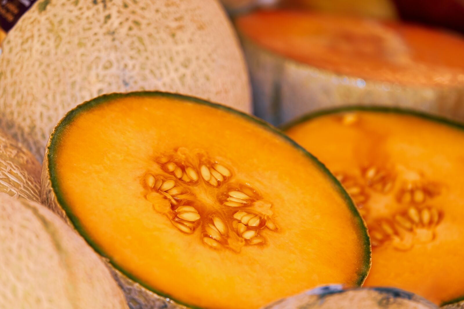 Fujifilm XF 55-200mm F3.5-4.8 R LM OIS sample photo. Melon, galia, sliced photography