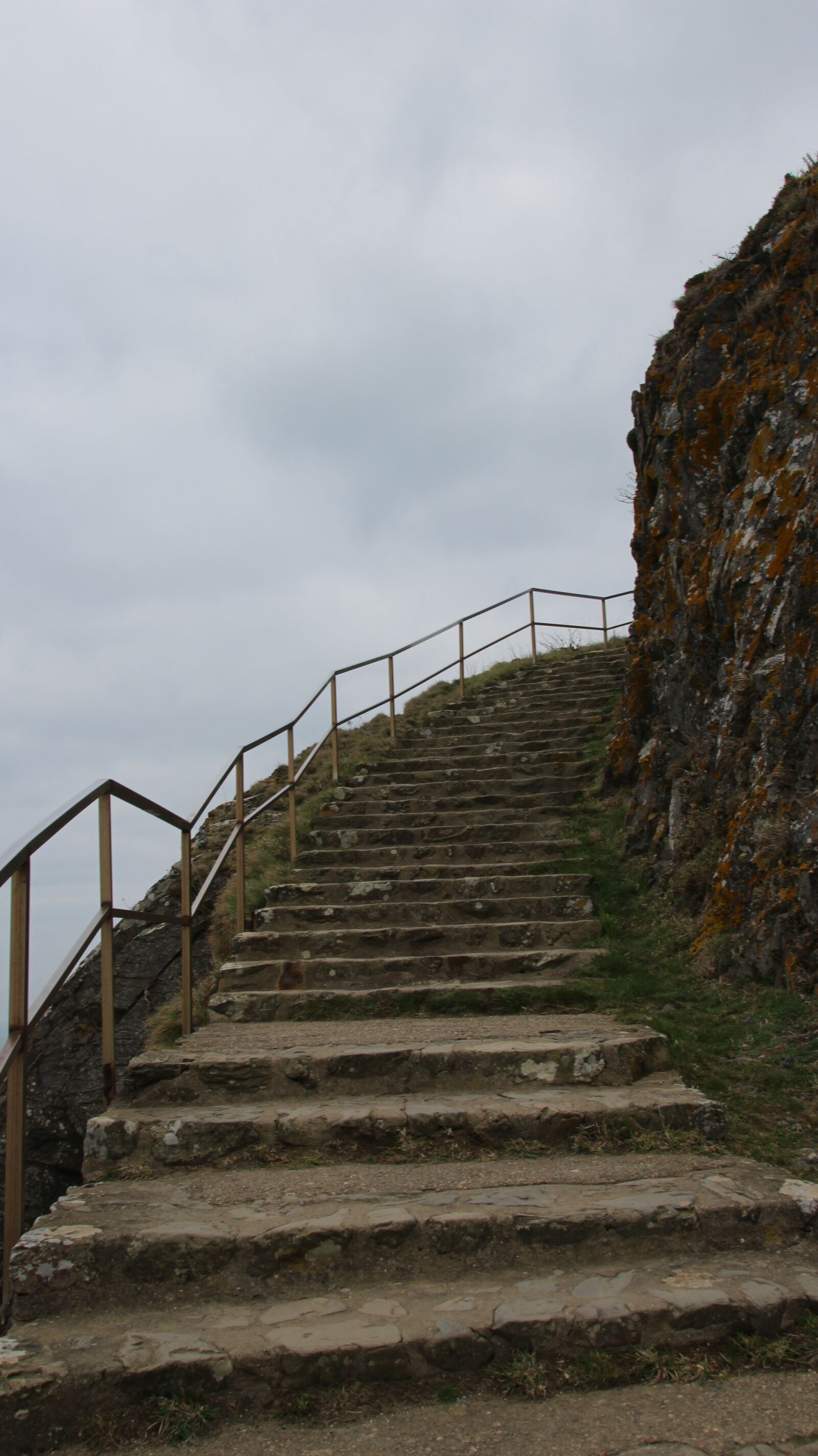 Canon EOS 100D (EOS Rebel SL1 / EOS Kiss X7) sample photo. Staircase, outside, cliff photography