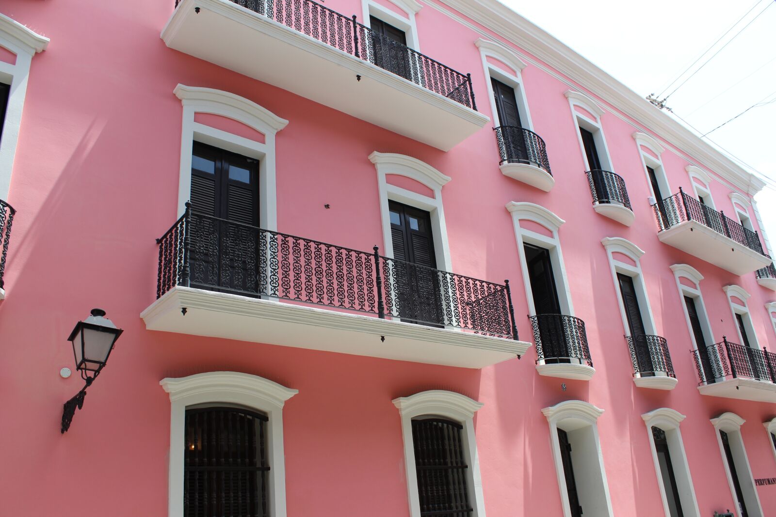 Canon EOS 600D (Rebel EOS T3i / EOS Kiss X5) sample photo. Old building, side of photography