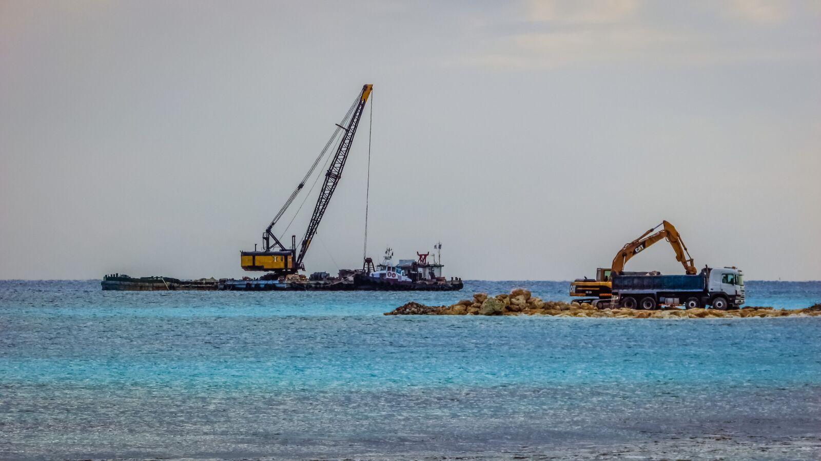 Canon PowerShot SX400 IS sample photo. Excavator, truck, dredger photography