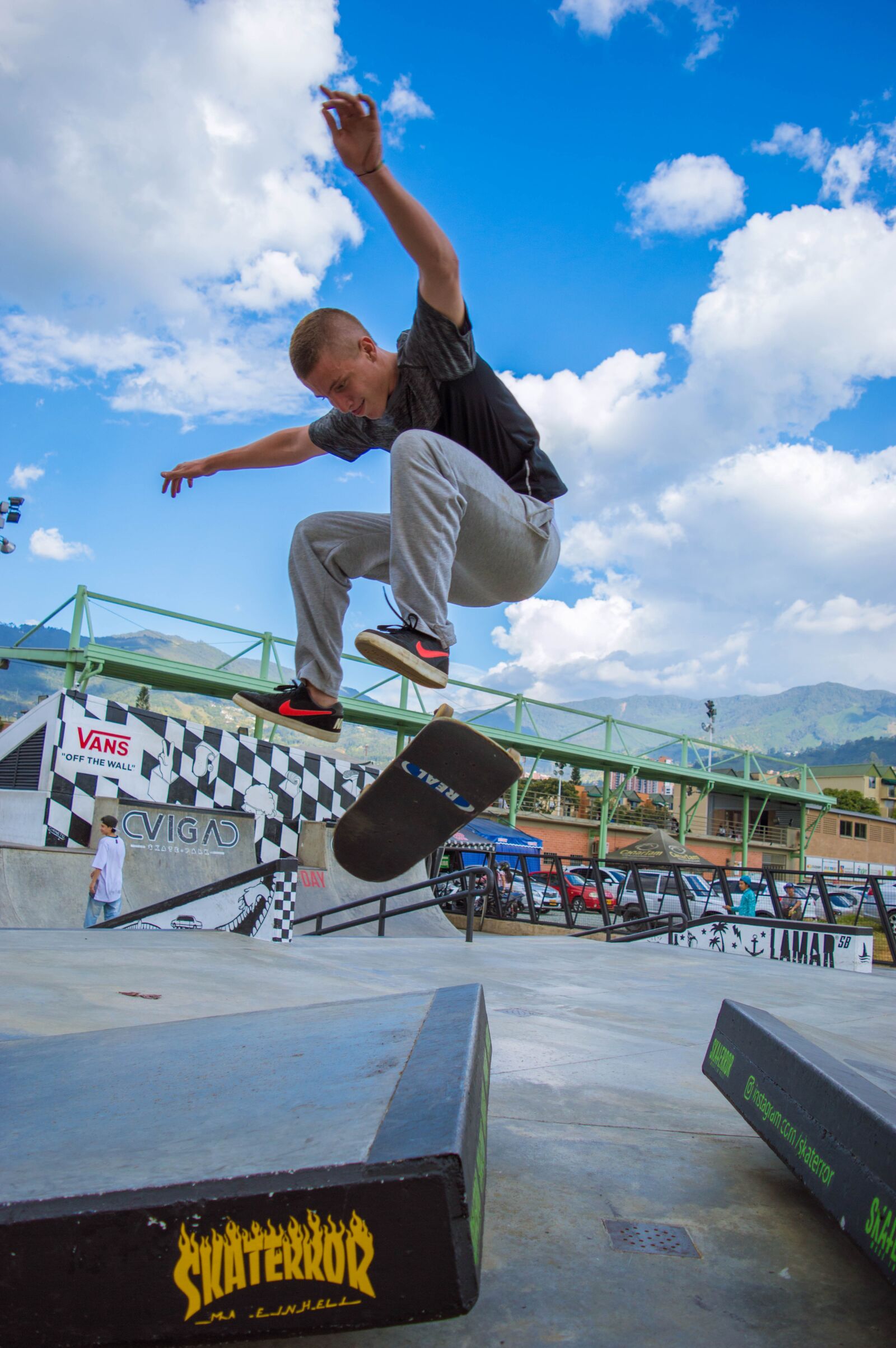 Nikon D3200 sample photo. Skate, medellin, beam photography