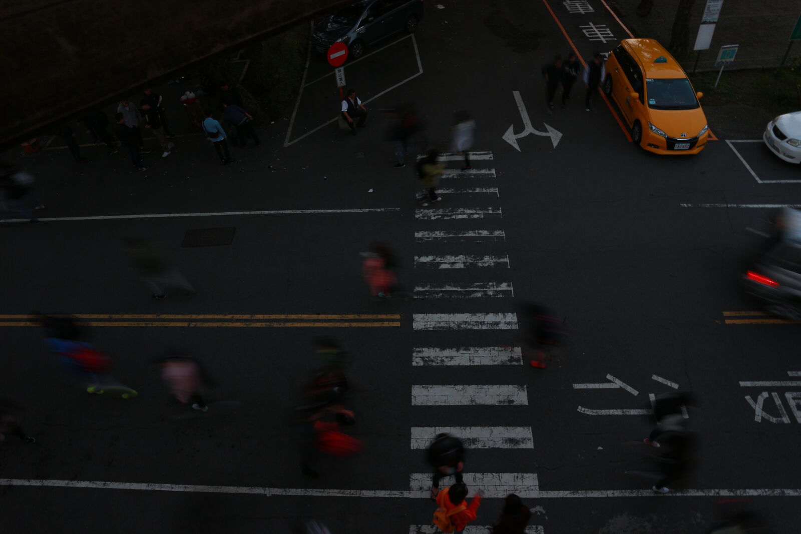 Canon EOS M sample photo. Cars, at, night photography