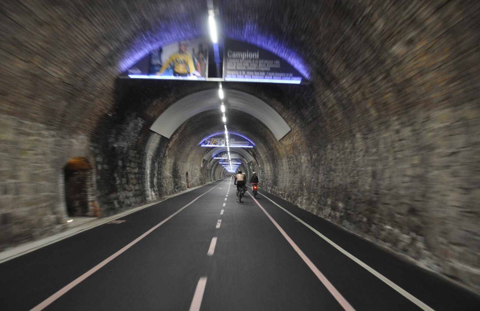 Nikon D5000 sample photo. Gallery, cycle track, bike photography
