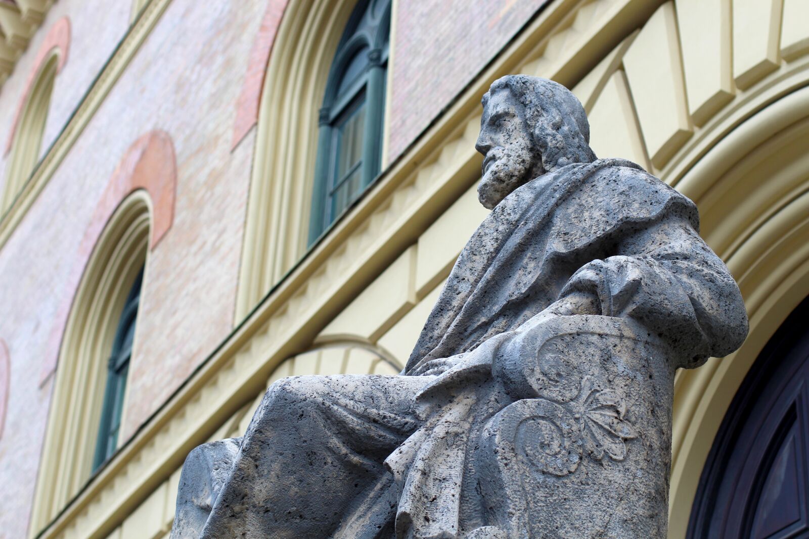 Canon EF 50mm F1.4 USM sample photo. Munich, state library, facade photography