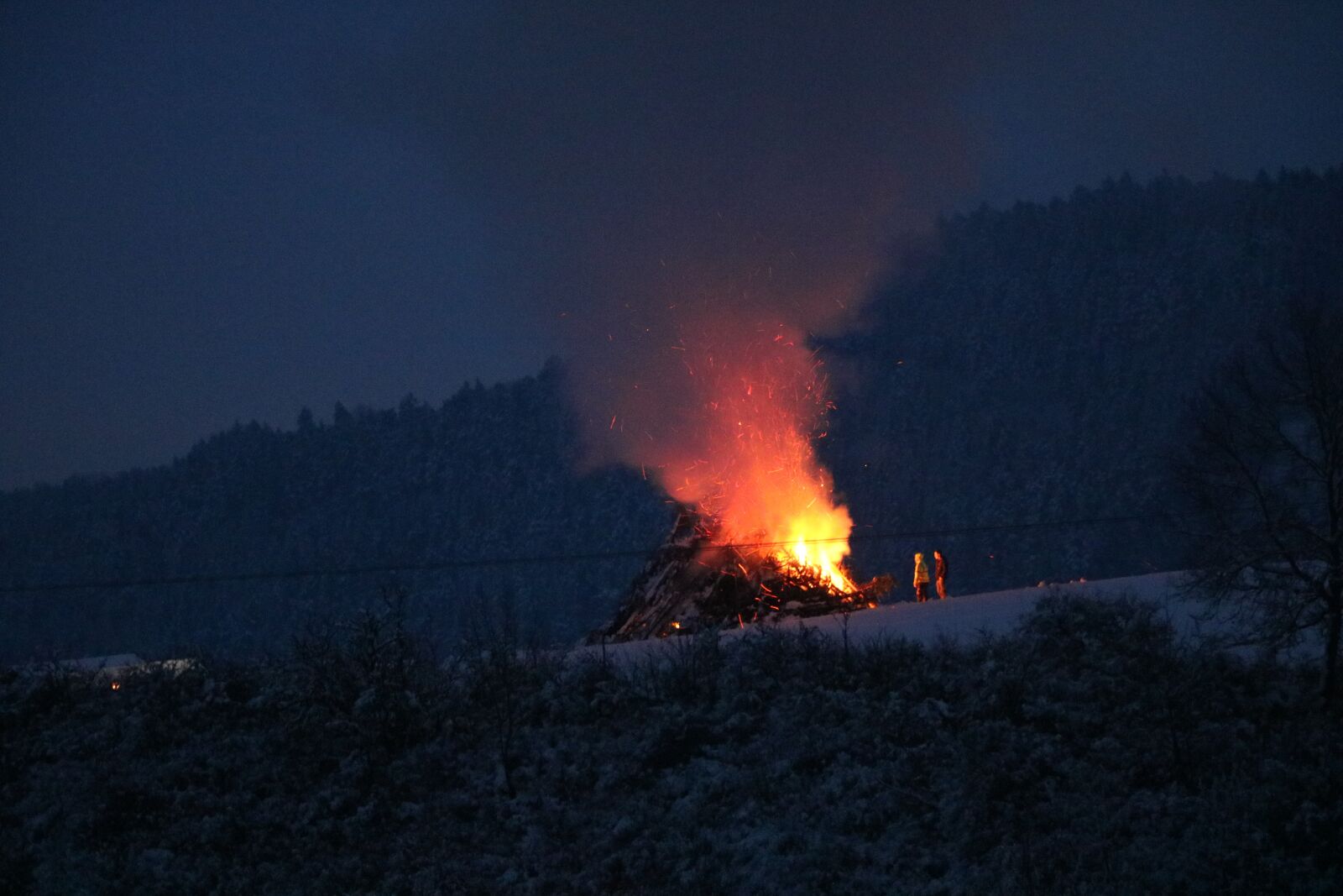Canon EOS 760D (EOS Rebel T6s / EOS 8000D) sample photo. Fire, fasnet, embers of photography