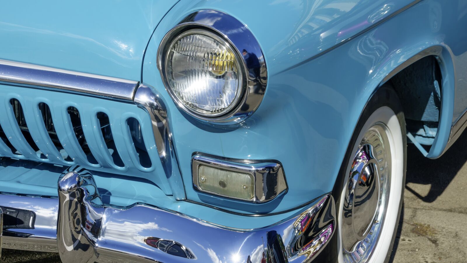 Sony Cyber-shot DSC-RX10 III sample photo. Car, retro, exhibition photography