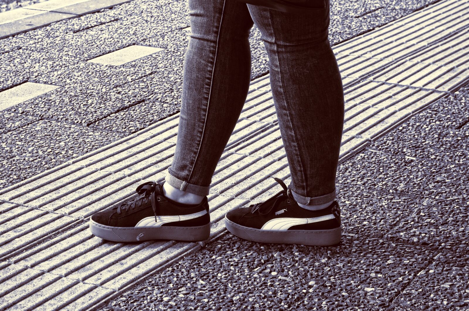 Sony Cyber-shot DSC-RX100 sample photo. Leg, foot, shoe photography