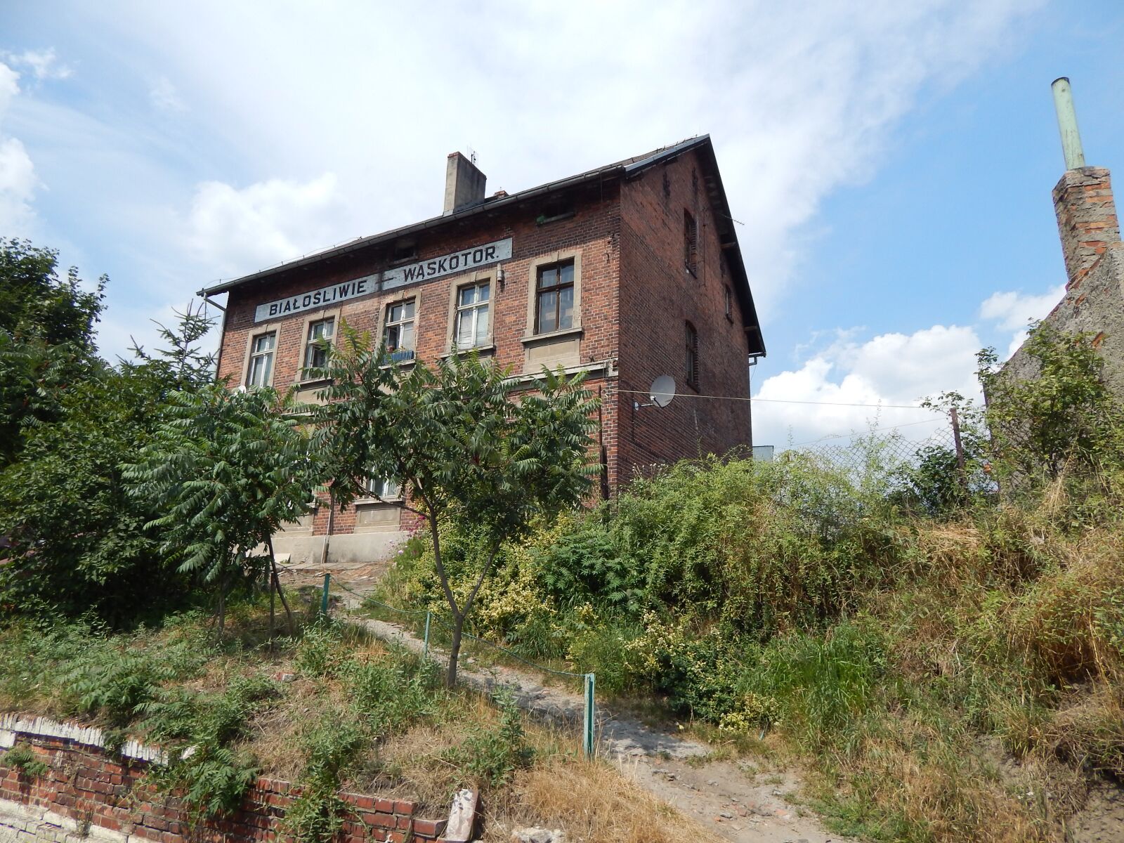 Nikon Coolpix L820 sample photo. Building, architecture, house photography