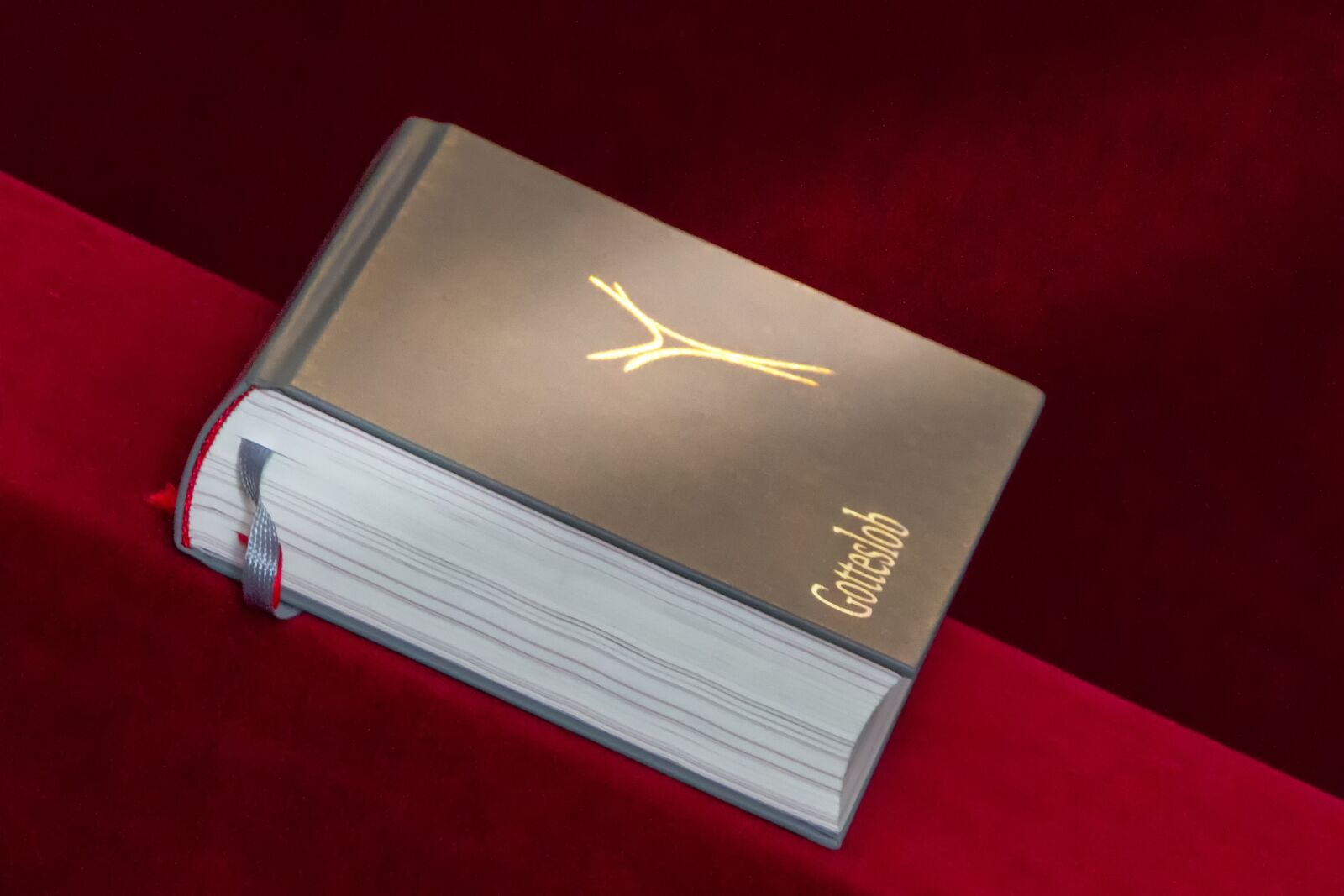 Canon EOS 60D sample photo. Prayer book, church, pray photography