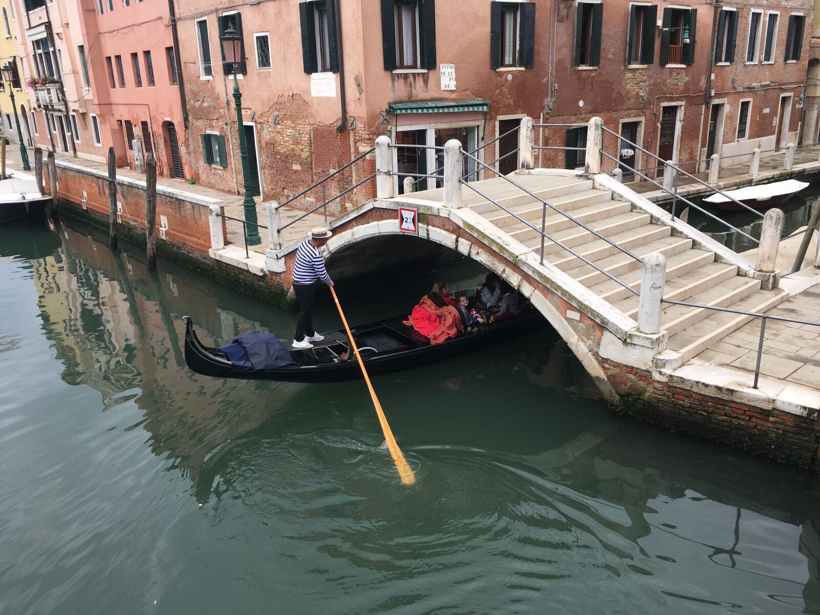 iPhone SE back camera 4.15mm f/2.2 sample photo. Venice, bridge, architecture photography