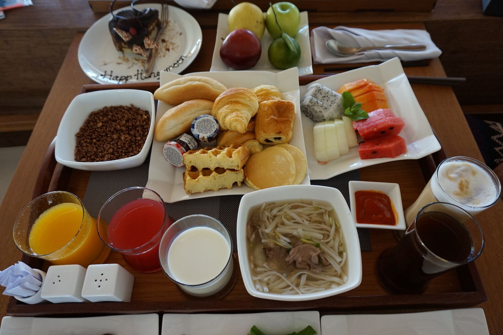 Sony Alpha a5000 (ILCE 5000) sample photo. Breakfast, room service, pool photography