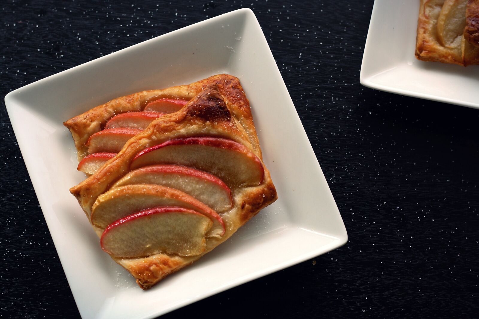 Canon EOS 1000D (EOS Digital Rebel XS / EOS Kiss F) sample photo. Apple tart, pastry, apple photography