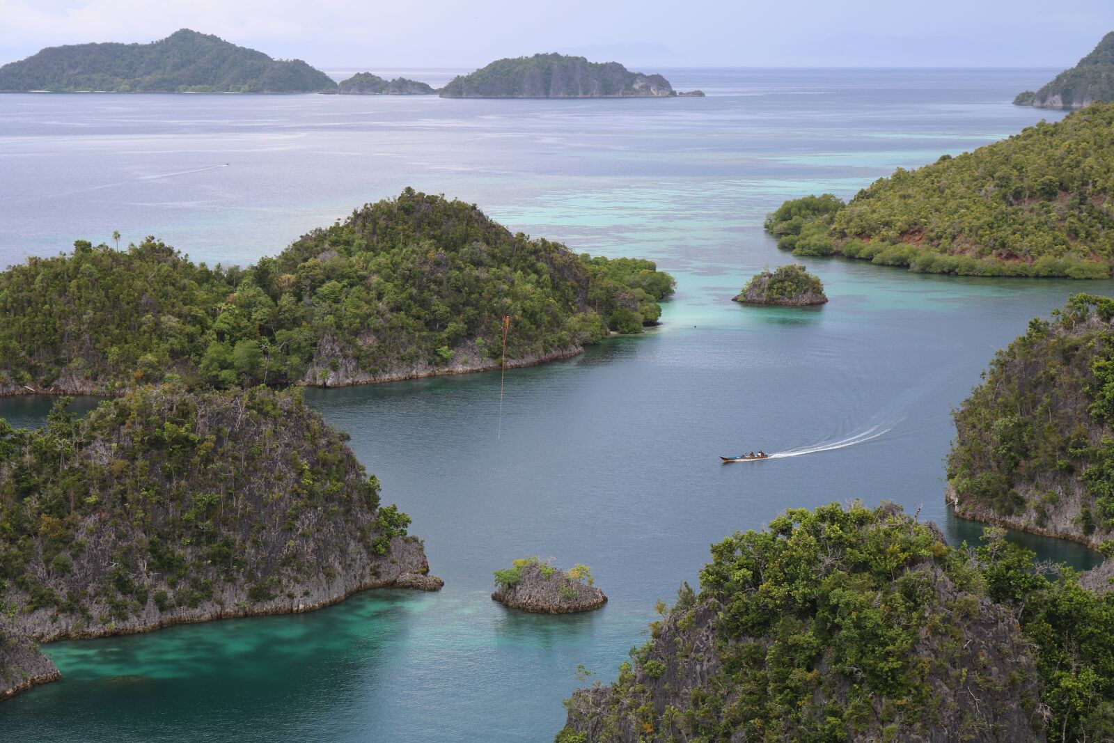 Canon EOS 750D (EOS Rebel T6i / EOS Kiss X8i) sample photo. Cotage, raja ampat, indonesian photography