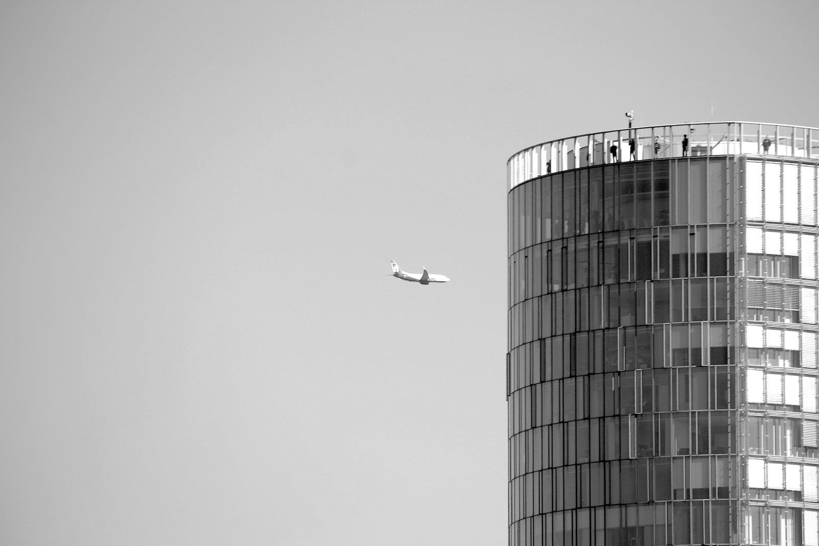 Canon EOS 650D (EOS Rebel T4i / EOS Kiss X6i) + Canon EF-S 55-250mm F4-5.6 IS STM sample photo. Cologne, tower, aircraft photography