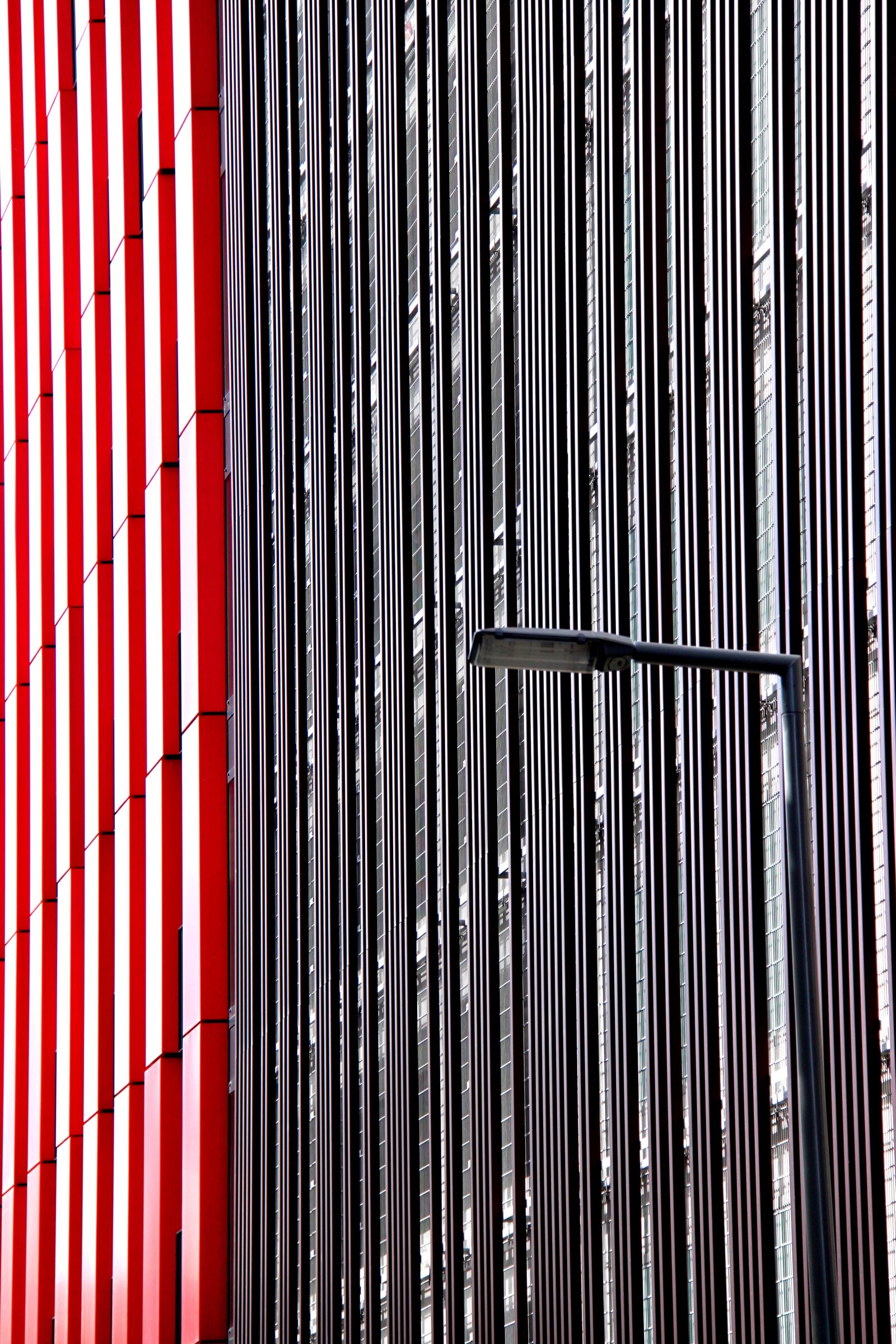 Canon EOS 500D (EOS Rebel T1i / EOS Kiss X3) sample photo. Lamp post, lines, rotterdam photography
