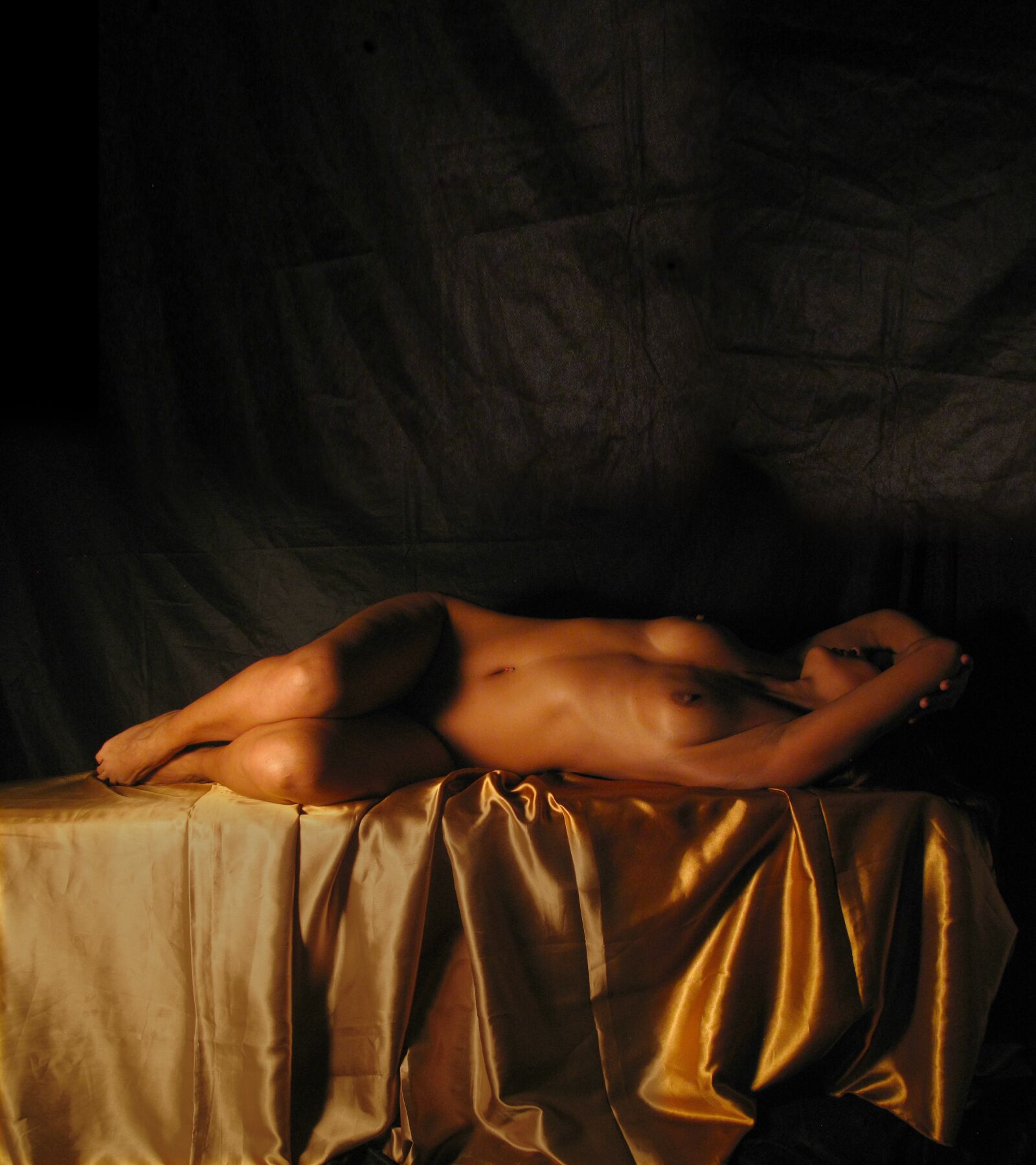 Canon PowerShot G10 sample photo. Naked woman, bella, gold photography