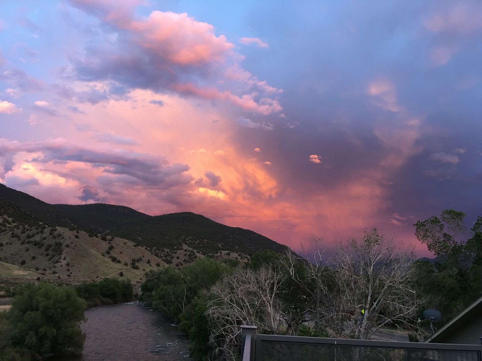 iPhone 6s Plus back camera 4.15mm f/2.2 sample photo. Sunset, colorado, river photography