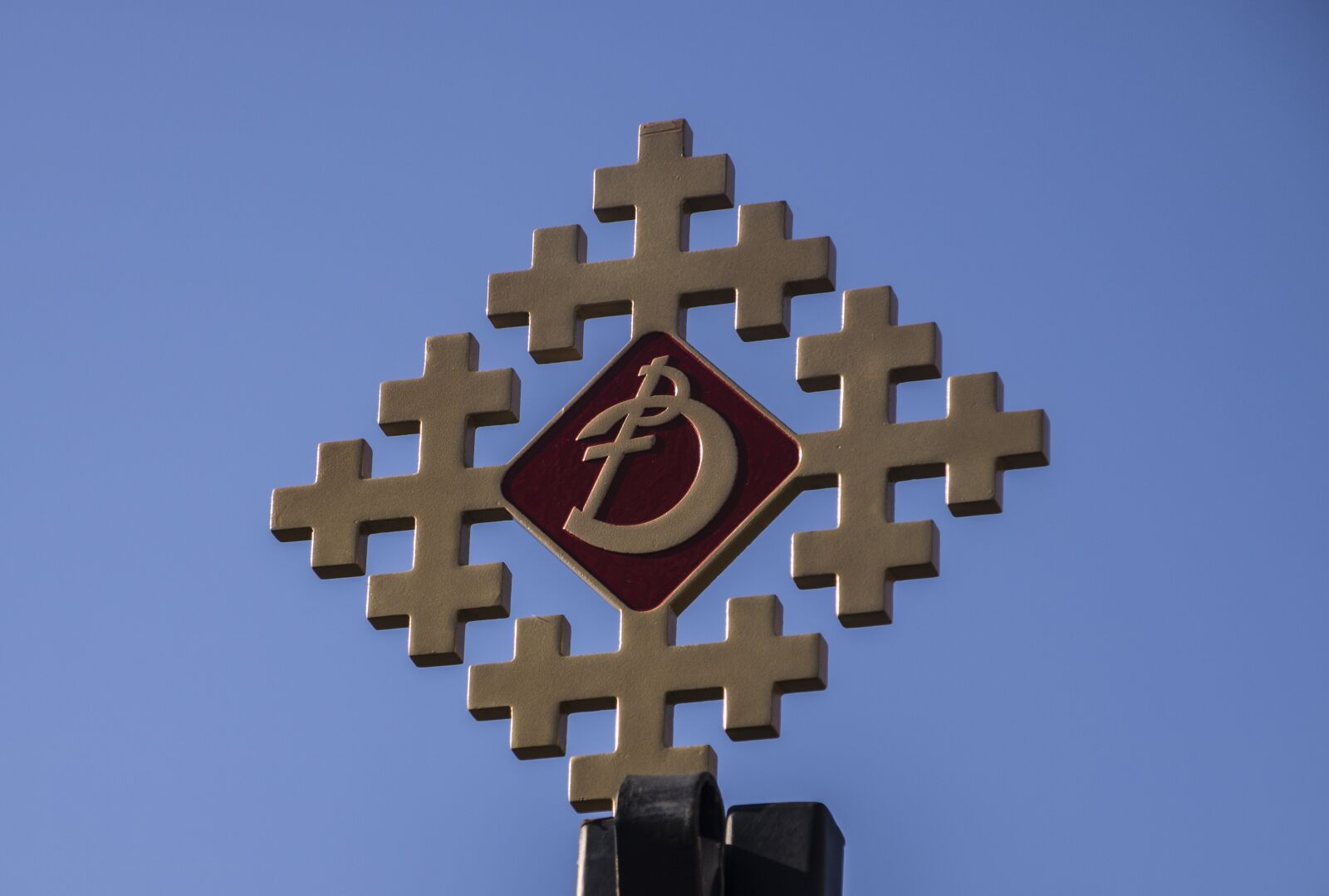 Canon EOS 750D (EOS Rebel T6i / EOS Kiss X8i) + Canon TS-E 90mm F2.8 Tilt-Shift sample photo. Cross, goal, the bishop photography