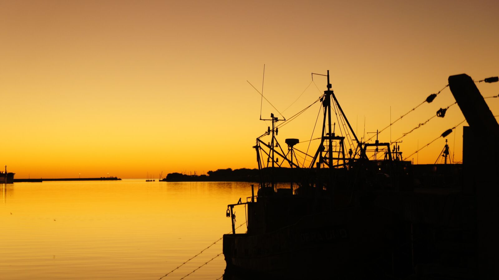 Sony Alpha NEX-5 sample photo. Port, boats, dawn photography