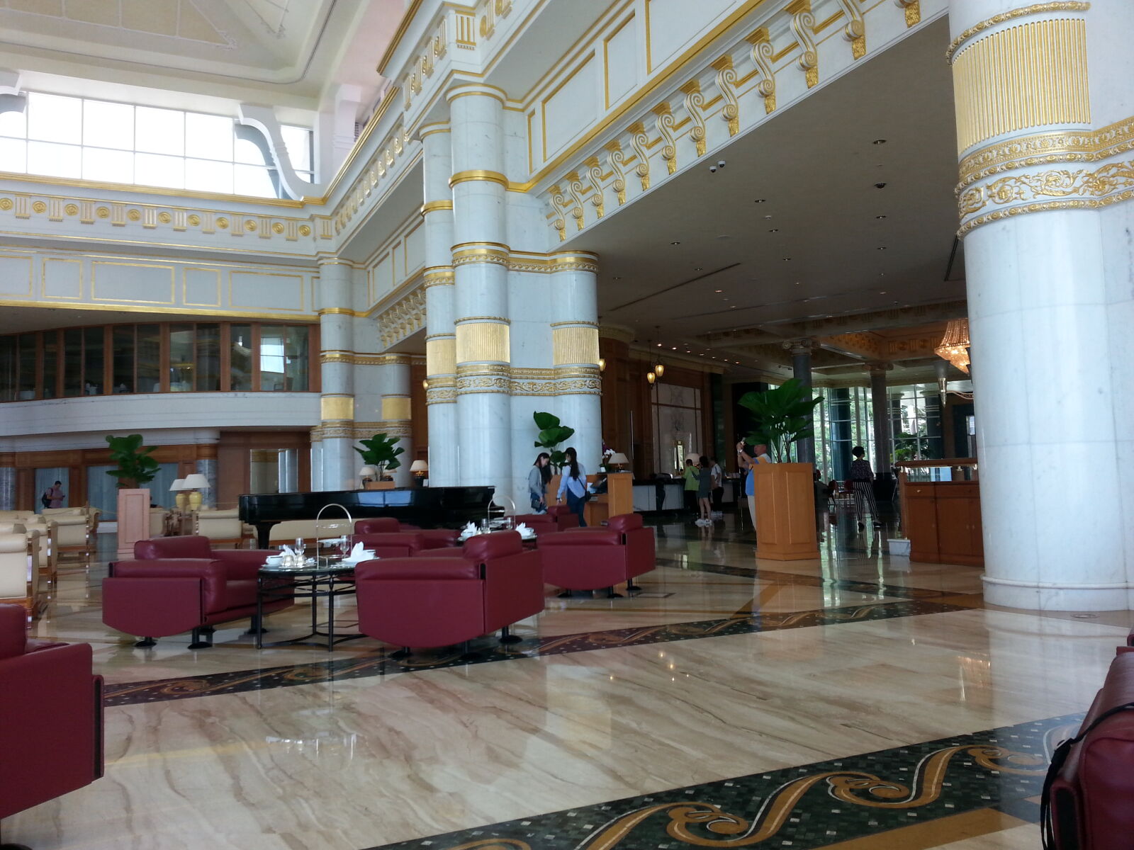 Samsung Galaxy Note2 sample photo. Lobby, ares, empire, hotel photography