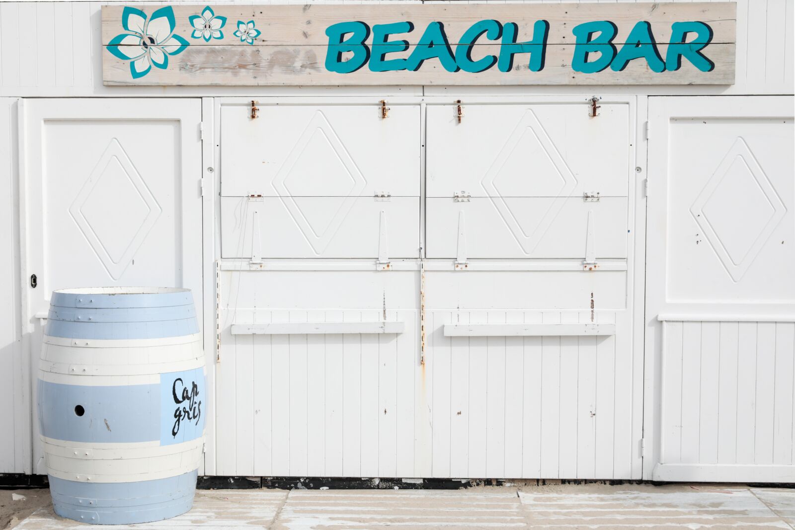 Canon EOS 5D Mark IV sample photo. Beach bar, beach, vacations photography