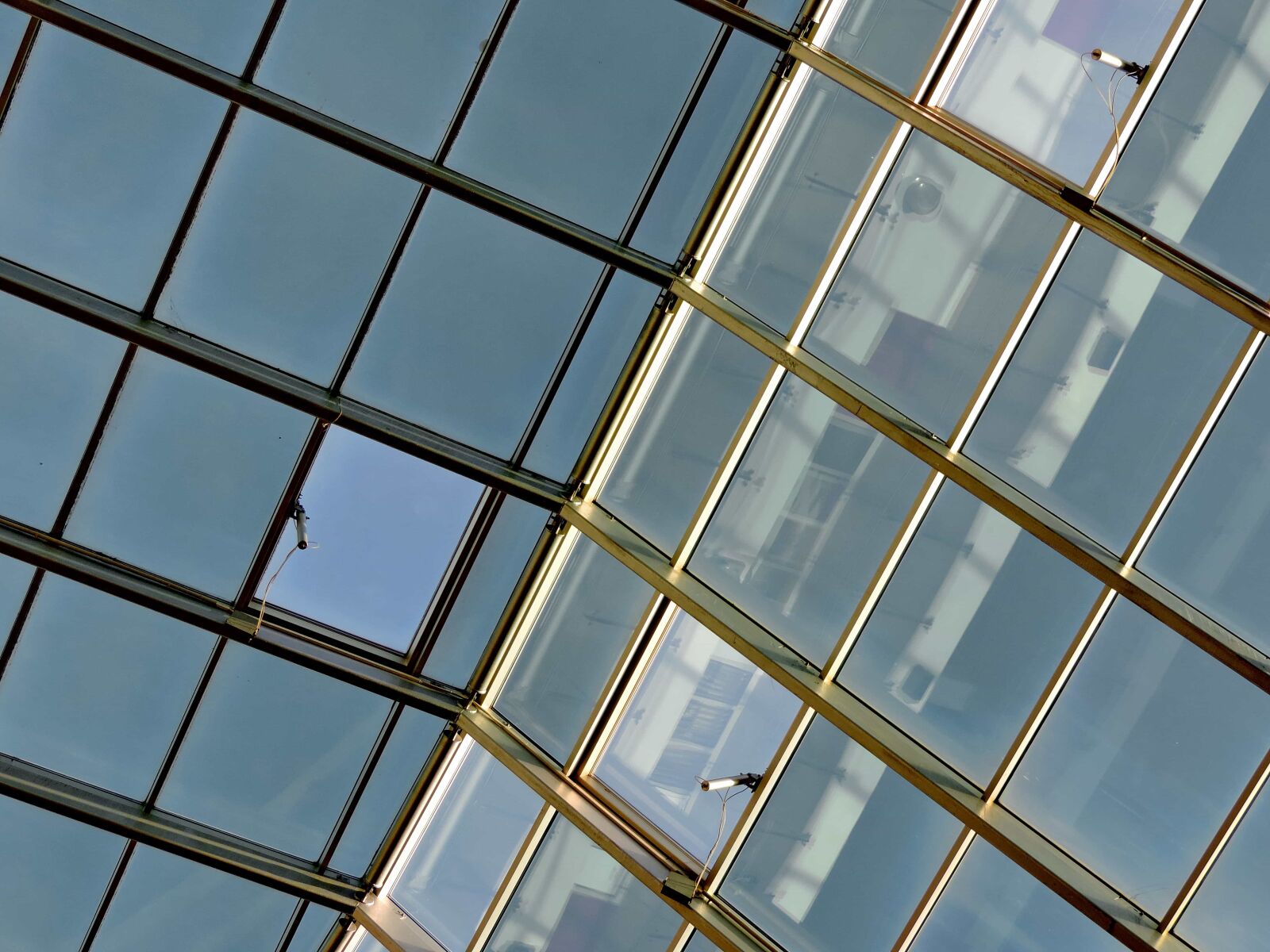 Nikon Coolpix P520 sample photo. Steel, building, structure, window photography