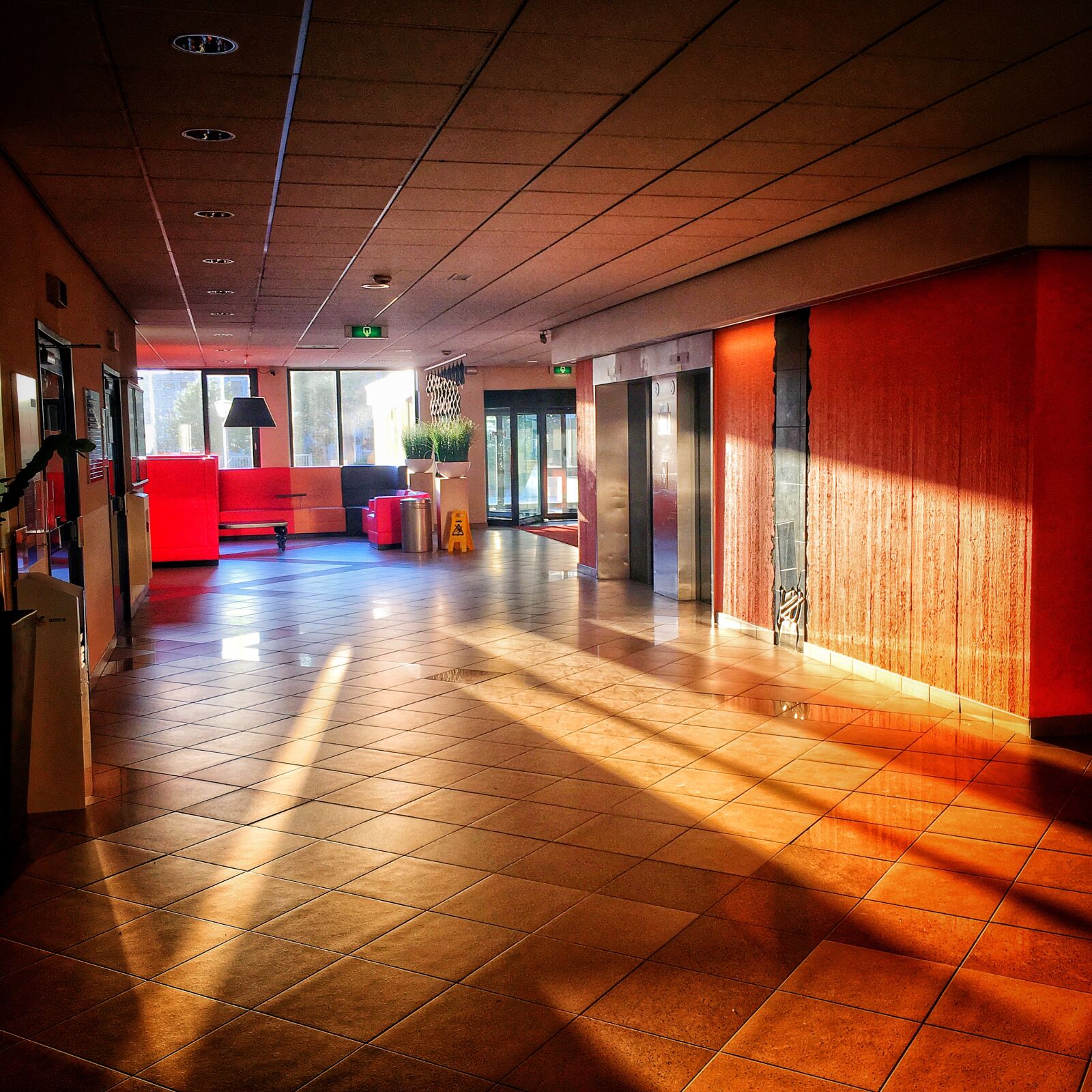 iPhone 6s back camera 4.15mm f/2.2 sample photo. Building, sunshine, photography photography
