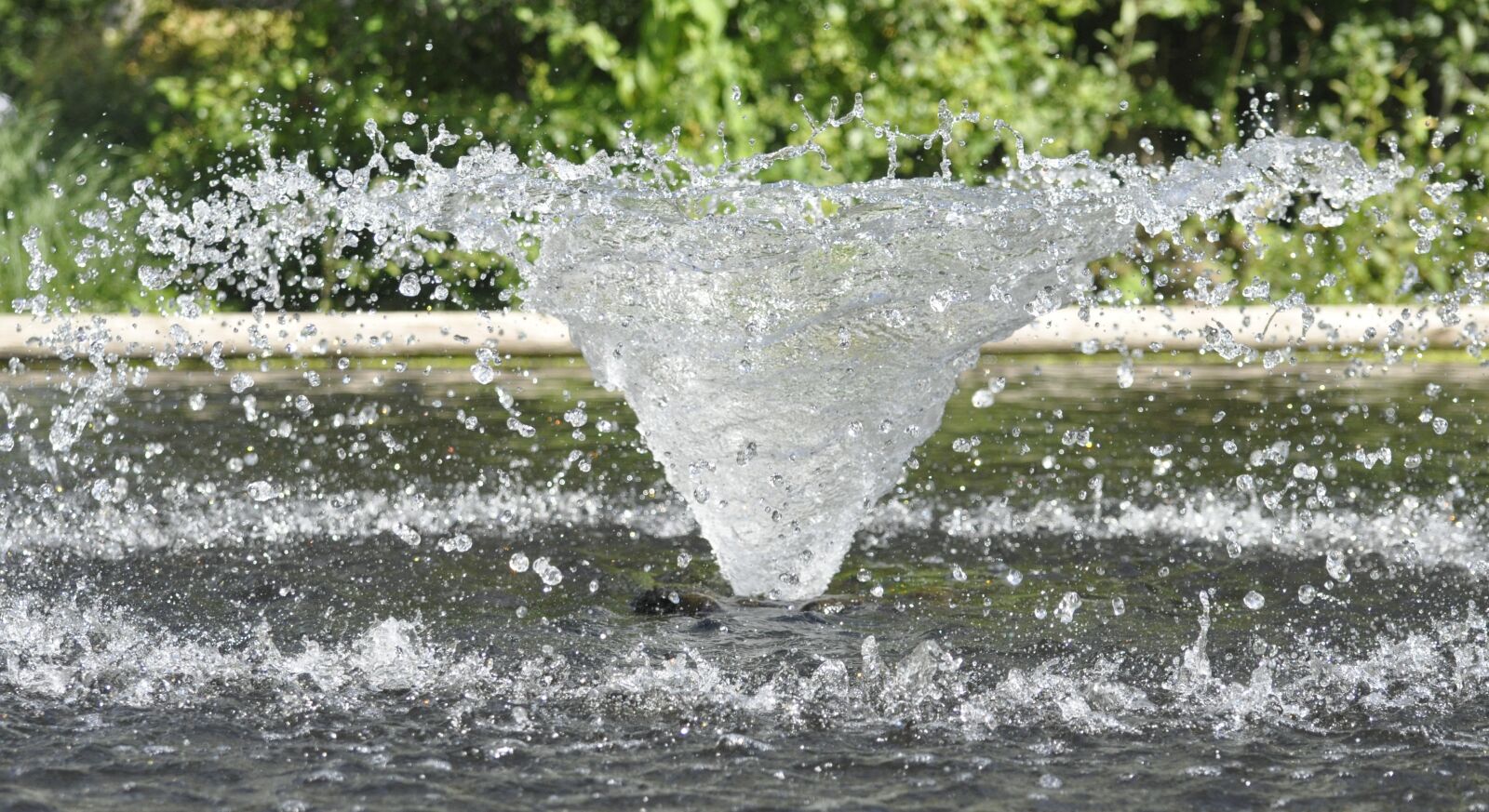 Nikon D90 sample photo. Water, fountain, drop photography