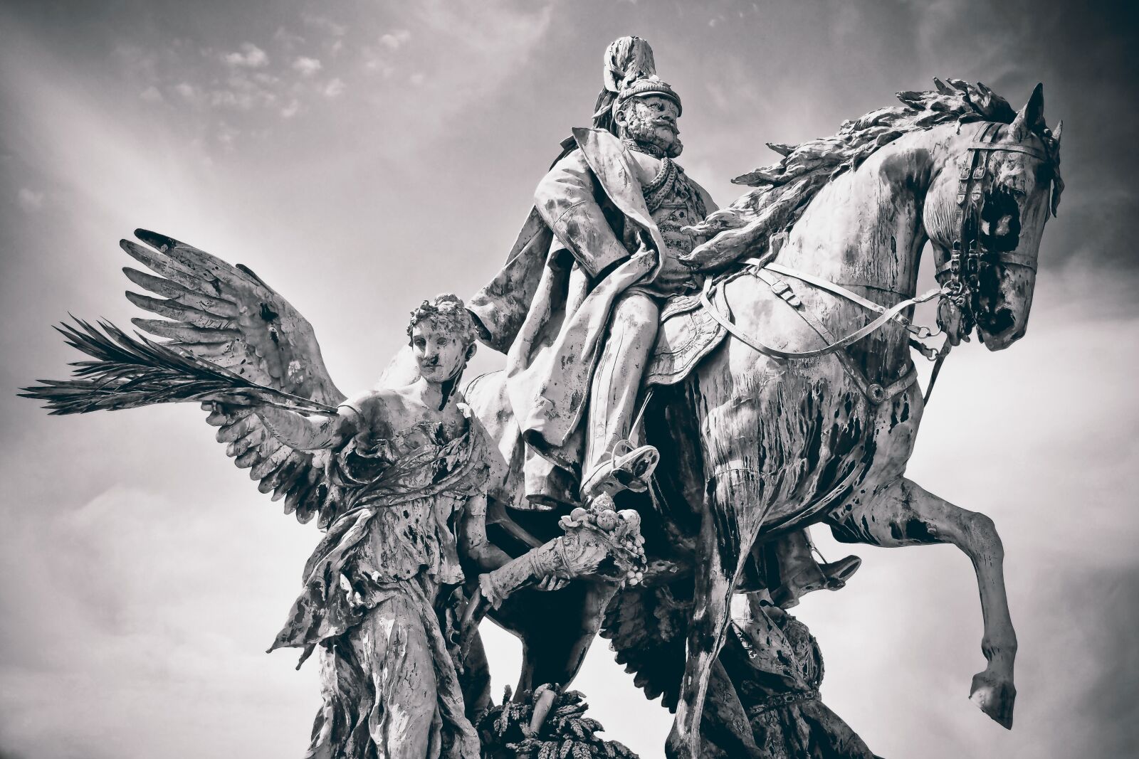 Olympus OM-D E-M10 sample photo. Statue, emperor, sculpture photography