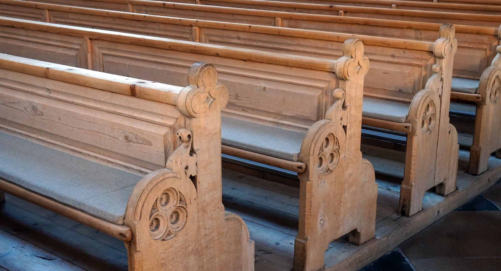 Sony E 16-50mm F3.5-5.6 PZ OSS sample photo. Wooden benches, church, old photography