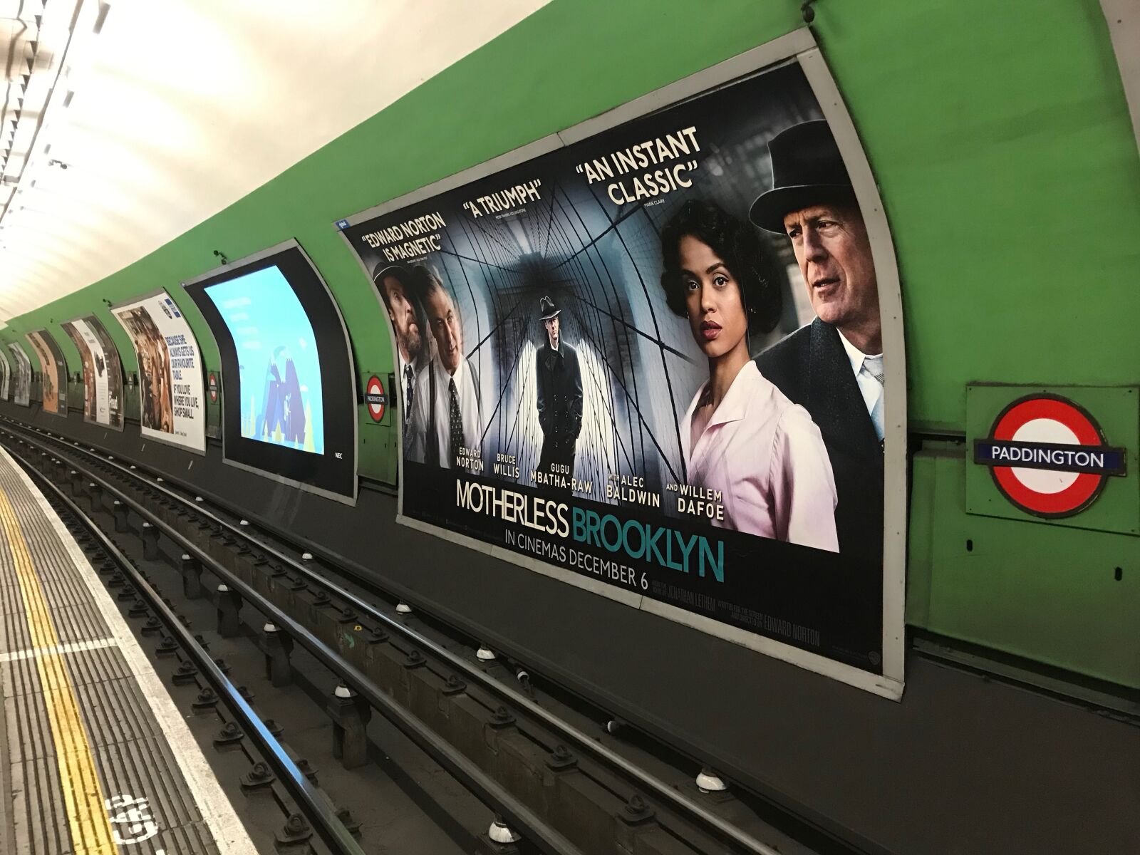 iPhone 7 back camera 3.99mm f/1.8 sample photo. London, metro, transport photography