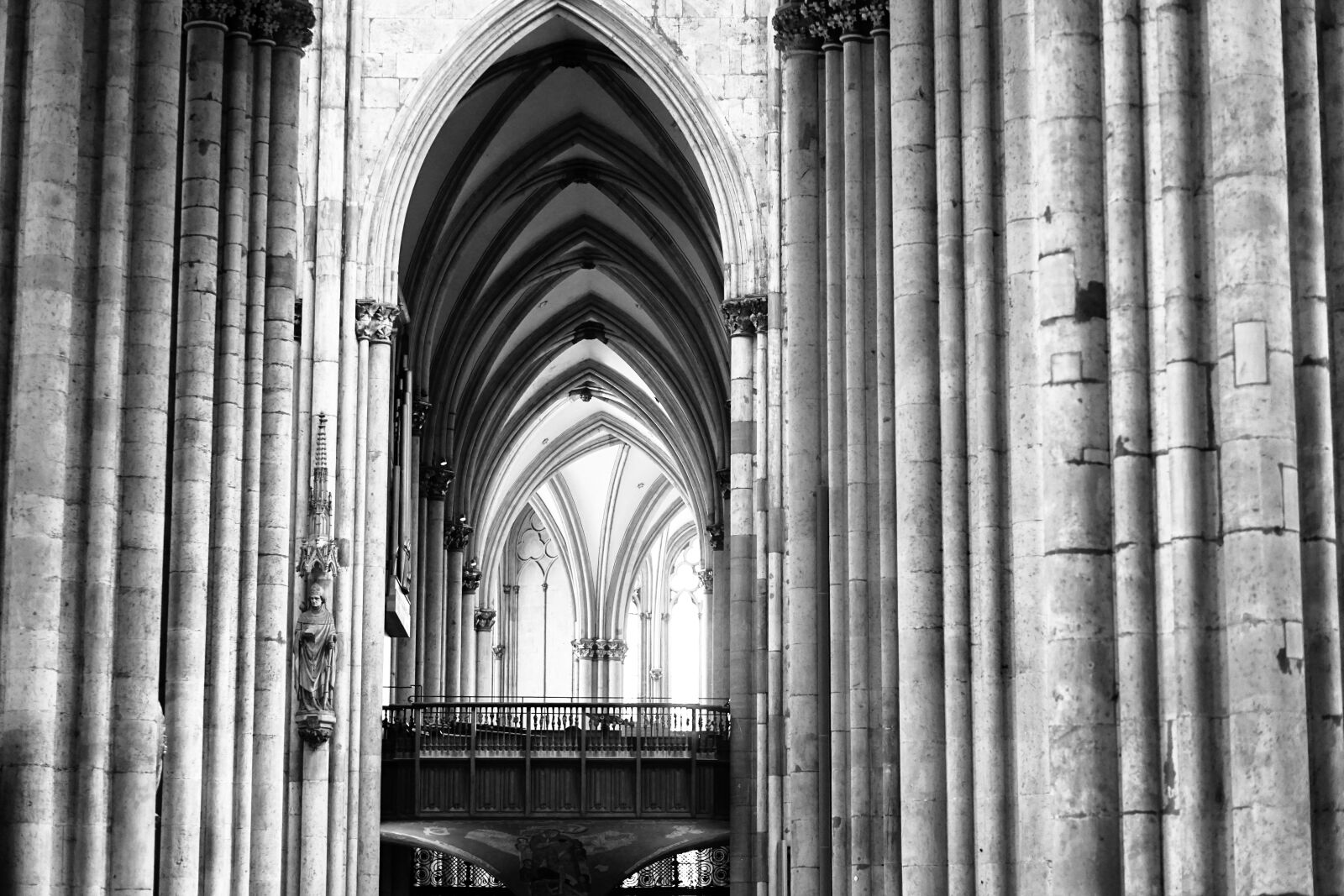 E 50mm F1.8 OSS sample photo. Cologne, dom, light photography