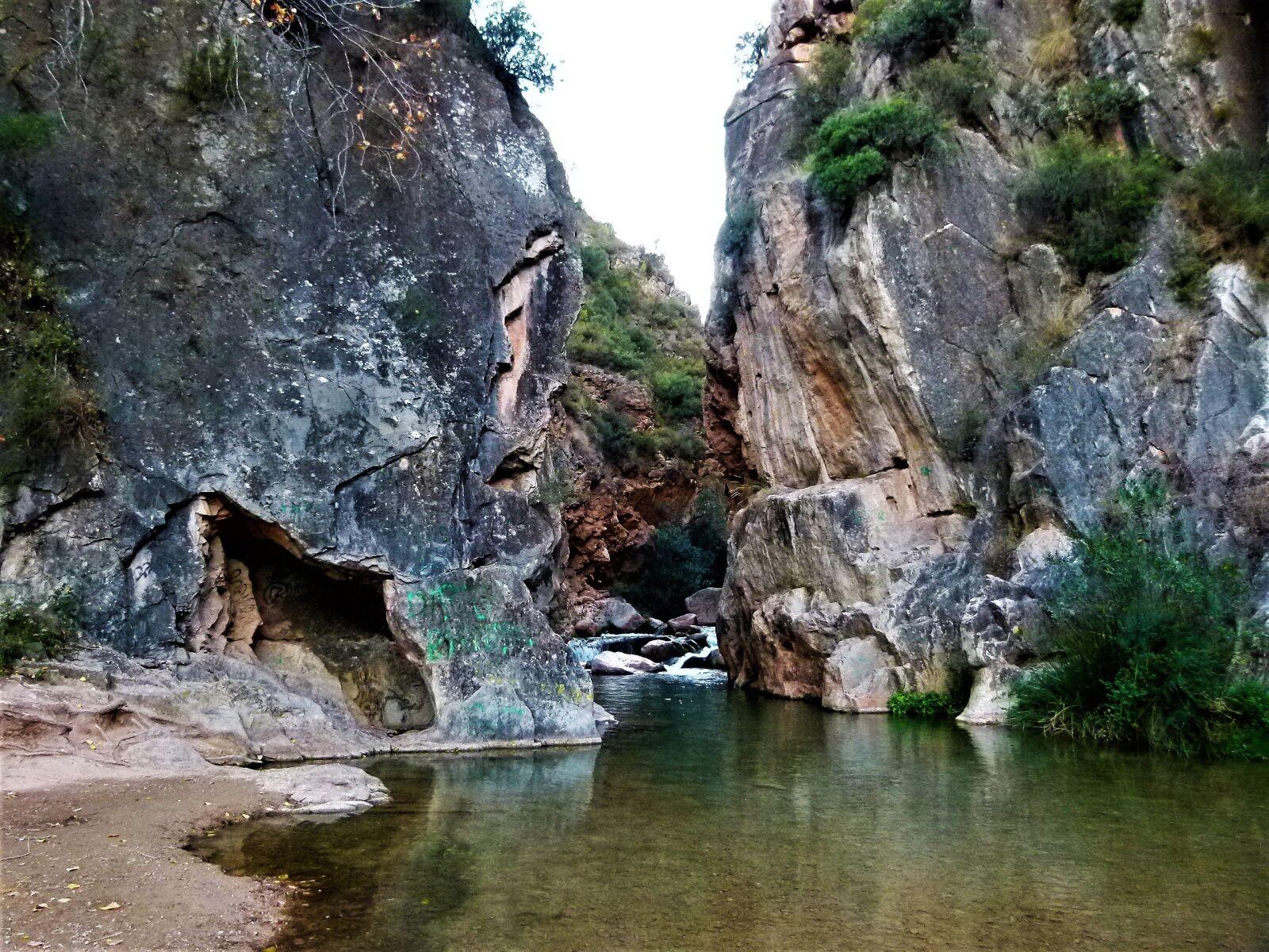 Panasonic Lumix DMC-FZ100 sample photo. Route, water, chelva photography