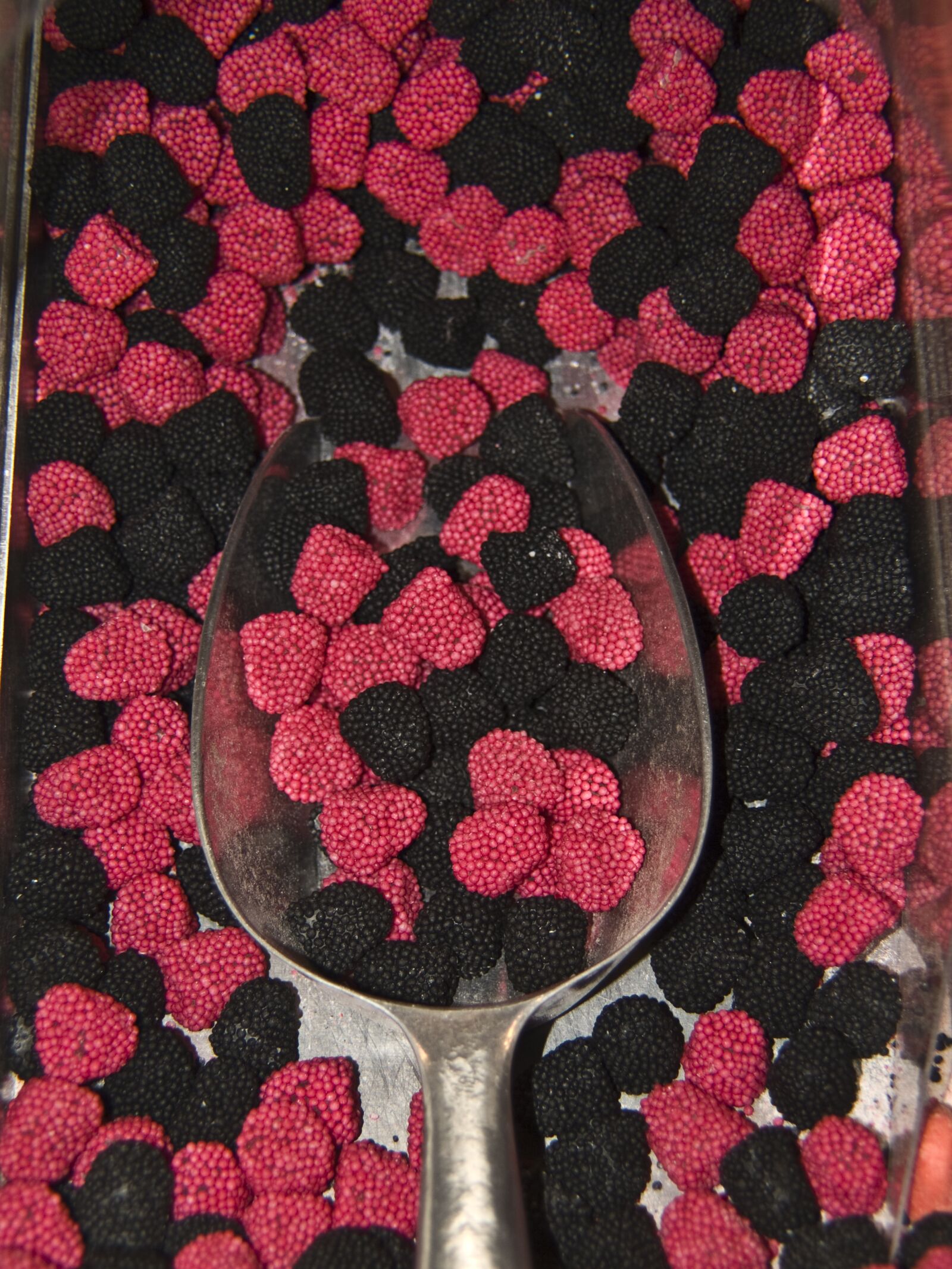 Olympus E-420 (EVOLT E-420) sample photo. Confectionery, raspberries, blackberries photography