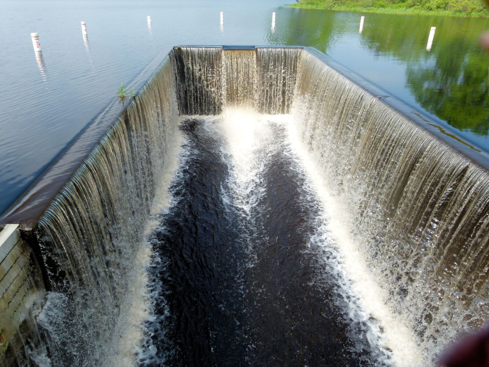Panasonic Lumix DMC-FZ100 sample photo. Spillway, water, dam photography