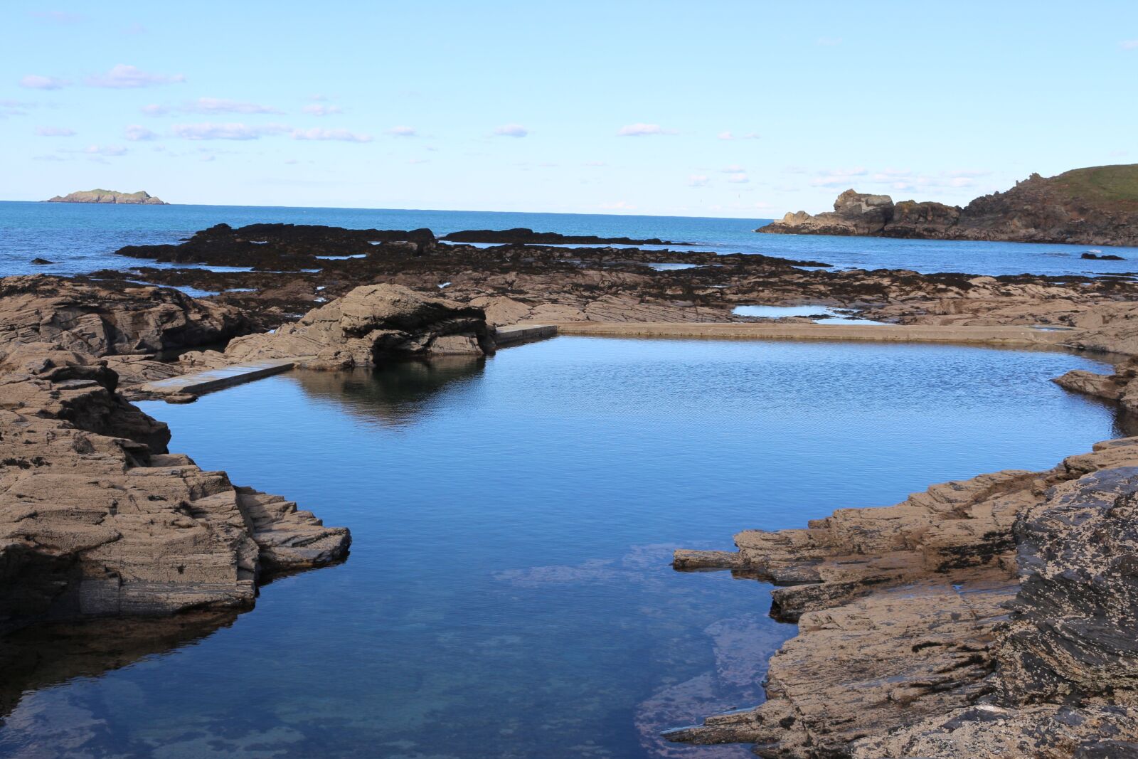 Canon EOS 700D (EOS Rebel T5i / EOS Kiss X7i) sample photo. Sea, pool, blue photography