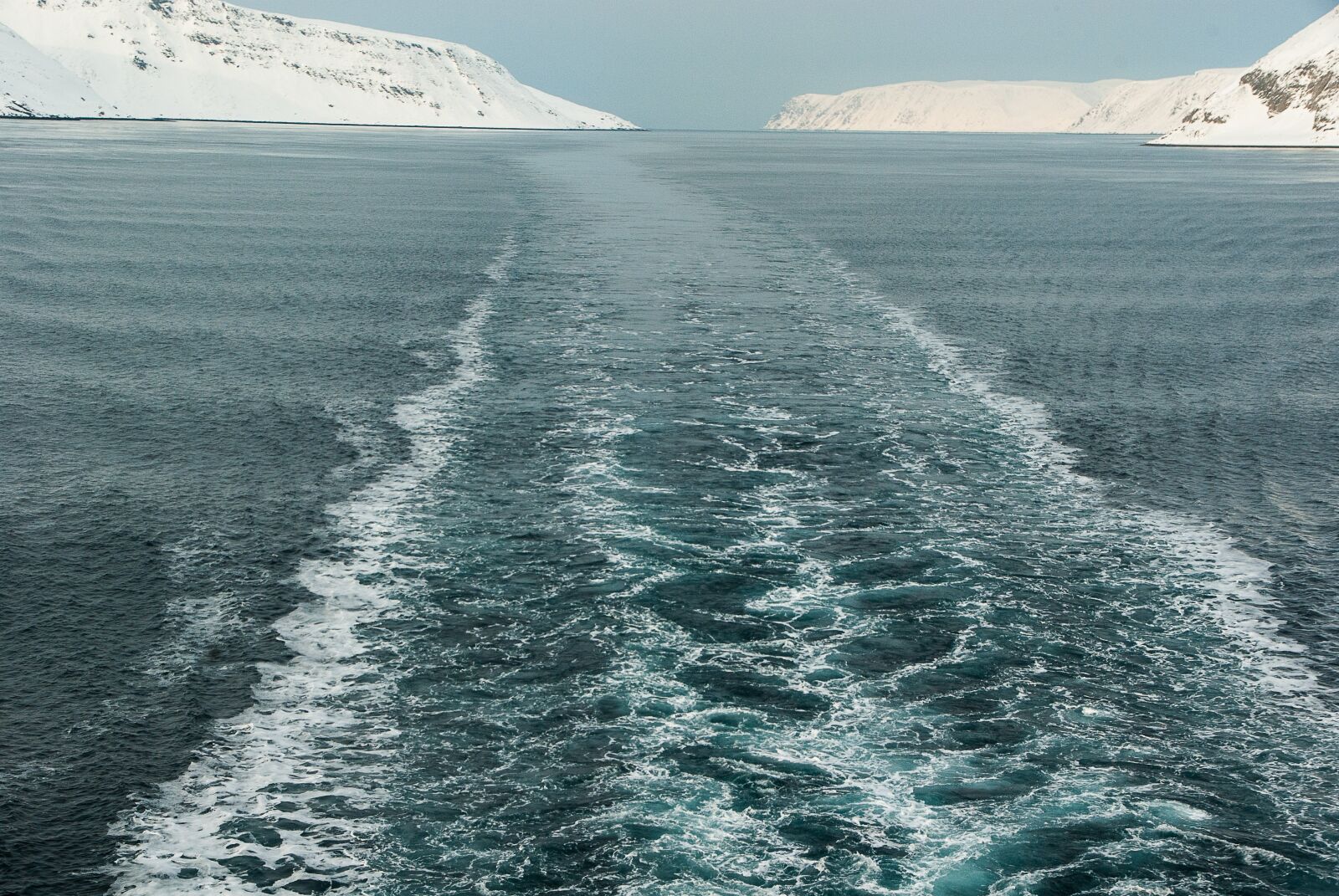 Pentax K10D sample photo. Norway, lapland, wake photography