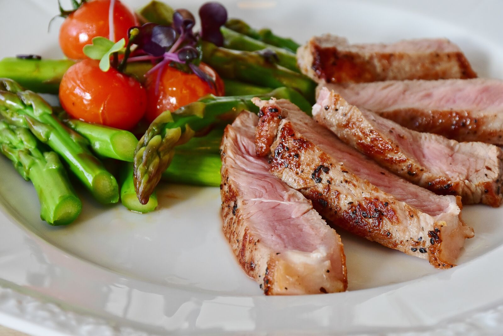 Nikon D7200 sample photo. Asparagus, steak, veal steak photography