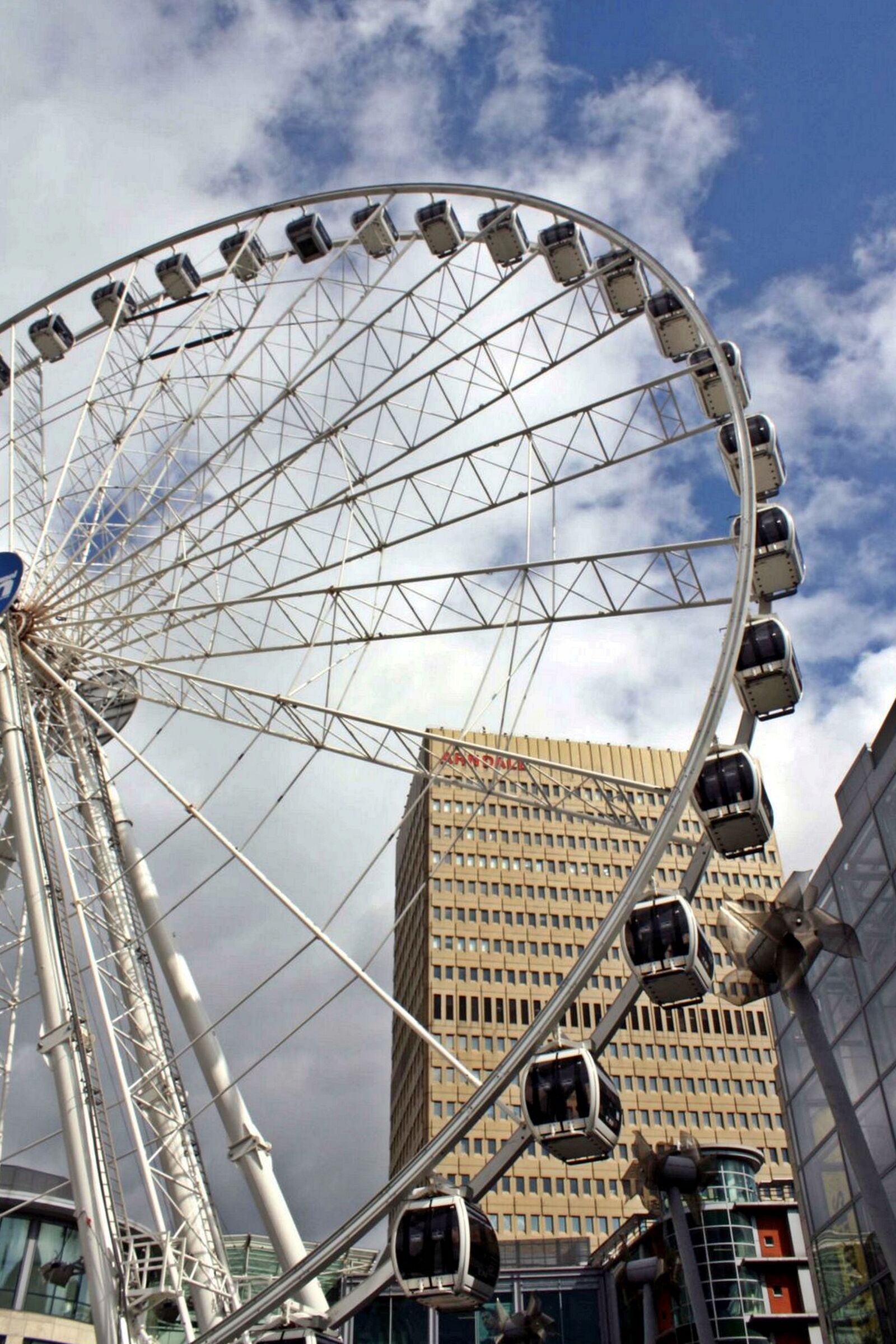 Canon EOS 1000D (EOS Digital Rebel XS / EOS Kiss F) sample photo. Ferris wheel, fair, folk photography