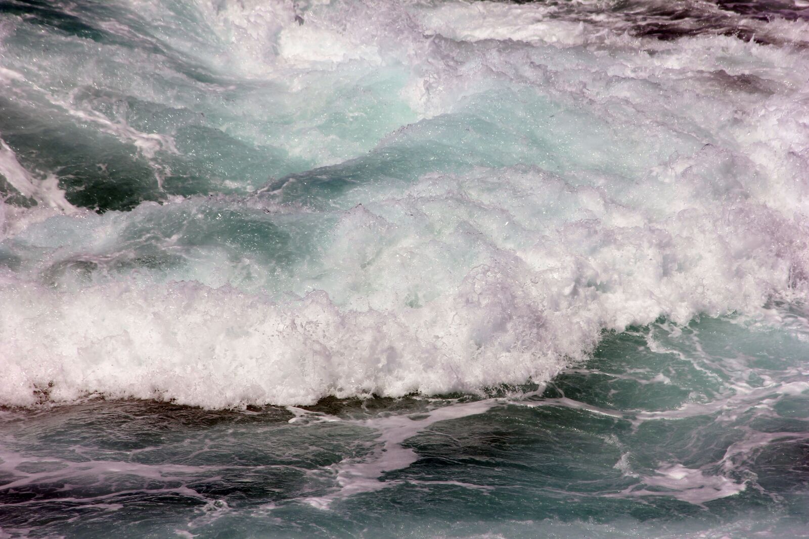 Canon EOS 550D (EOS Rebel T2i / EOS Kiss X4) sample photo. Sea, wave, white photography