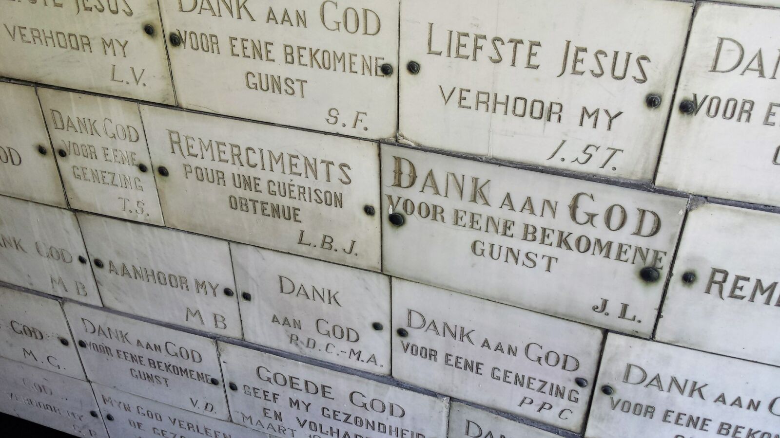 Samsung Galaxy S4 sample photo. Begijnhof, antwerp, grave photography