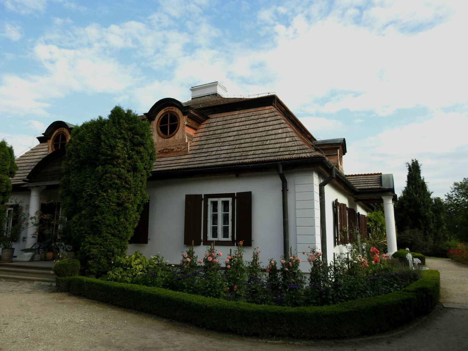 Nikon Coolpix P900 sample photo. Manor house, architecture, old photography