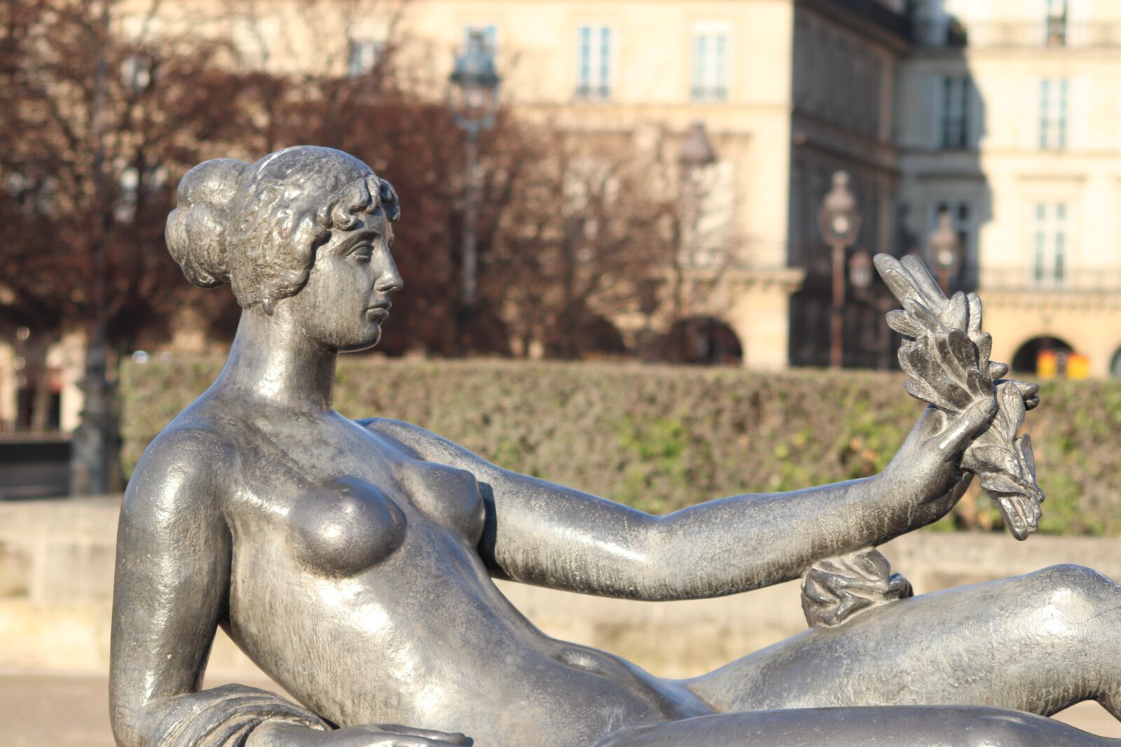 Canon EOS 800D (EOS Rebel T7i / EOS Kiss X9i) sample photo. Sculpture, statue, woman photography