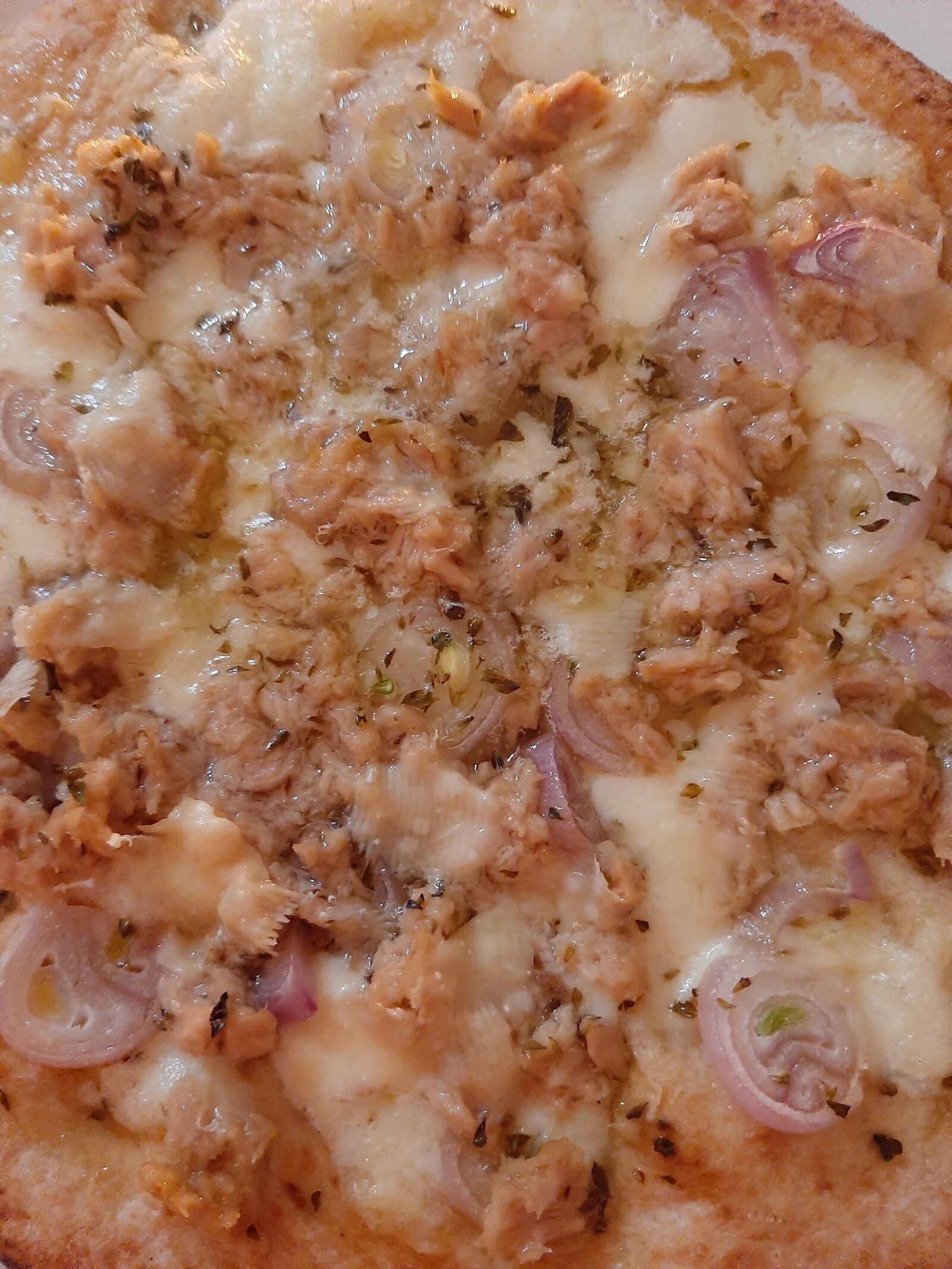 Samsung Galaxy A50 sample photo. Pizza, tuna, onion photography