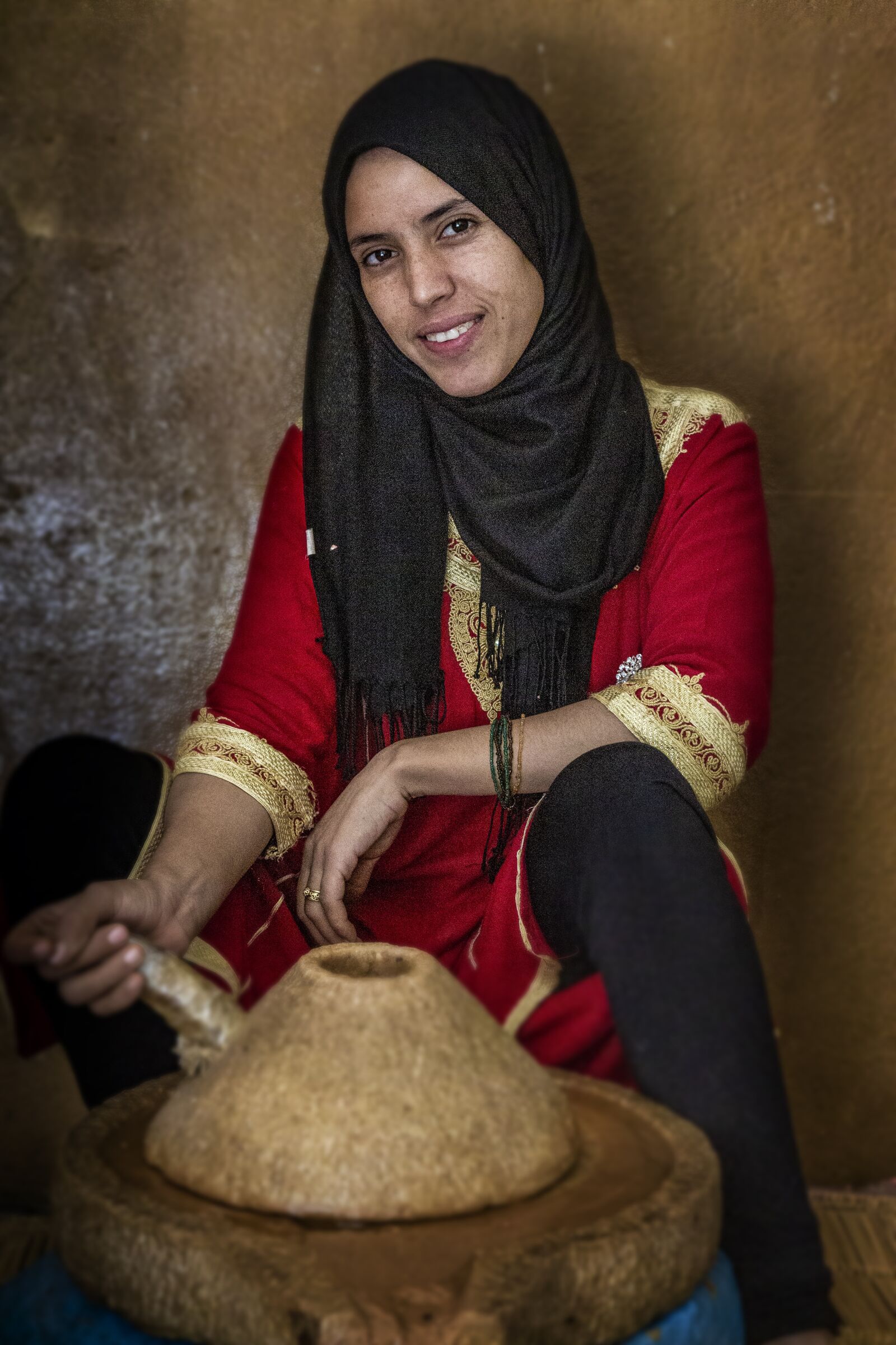 Canon EF 24-105mm F4L IS USM sample photo. Morocco, muslim, oil photography