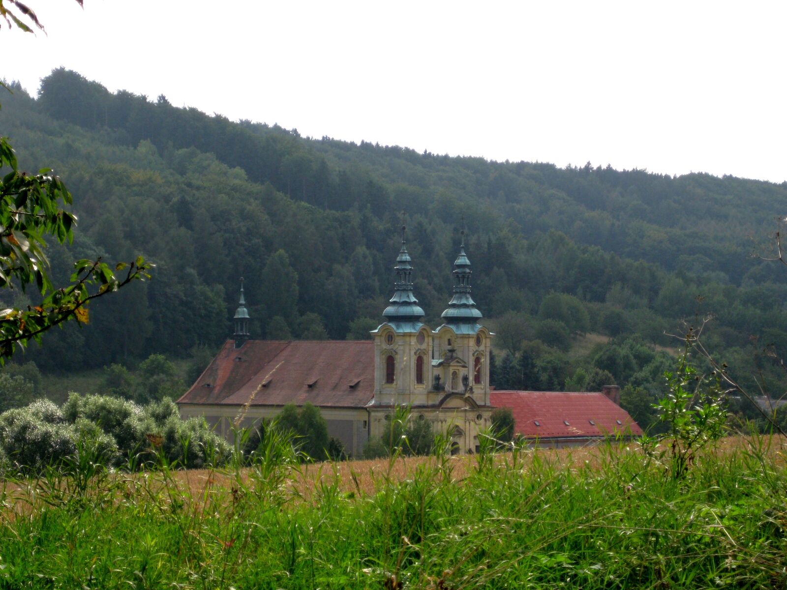 Canon PowerShot SD1100 IS (Digital IXUS 80 IS / IXY Digital 20 IS) sample photo. Landscape, church, meadow photography