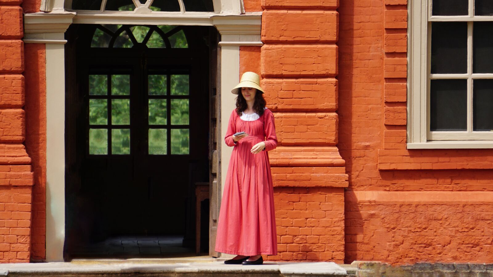 Sony E 55-210mm F4.5-6.3 OSS sample photo. Woman, dress, female photography