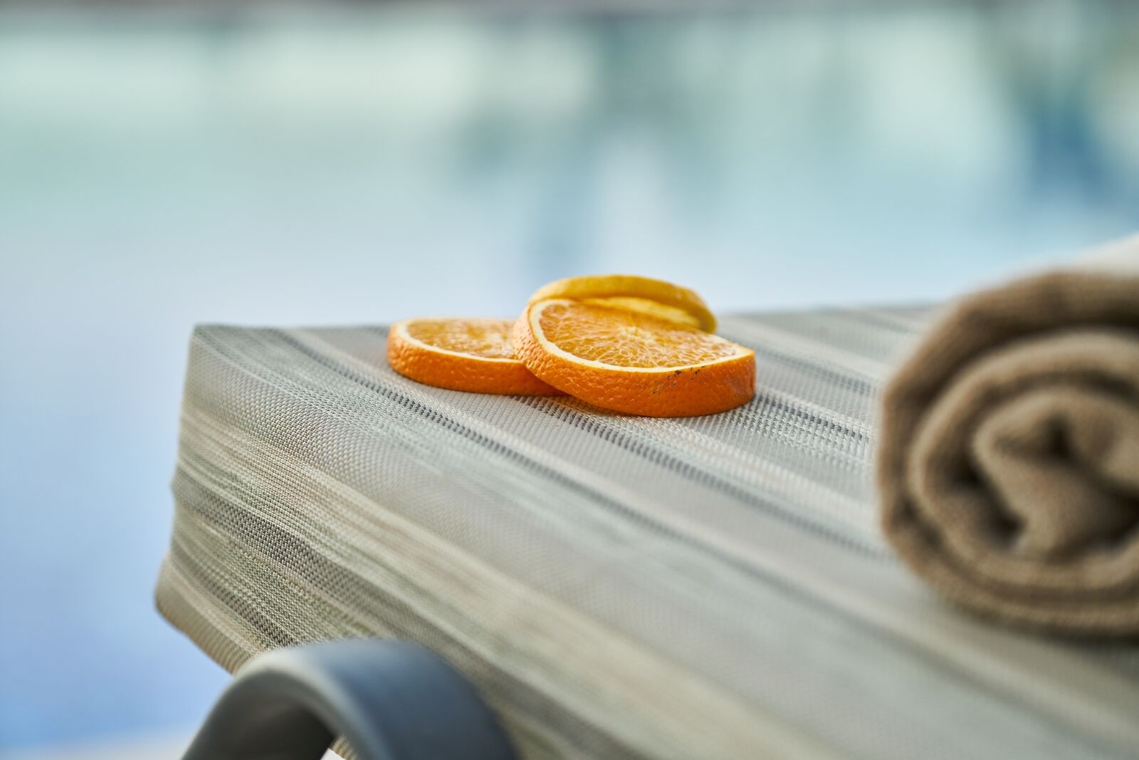 Sony FE 70-200mm F4 G OSS sample photo. Towel, sunbeds, bathroom photography