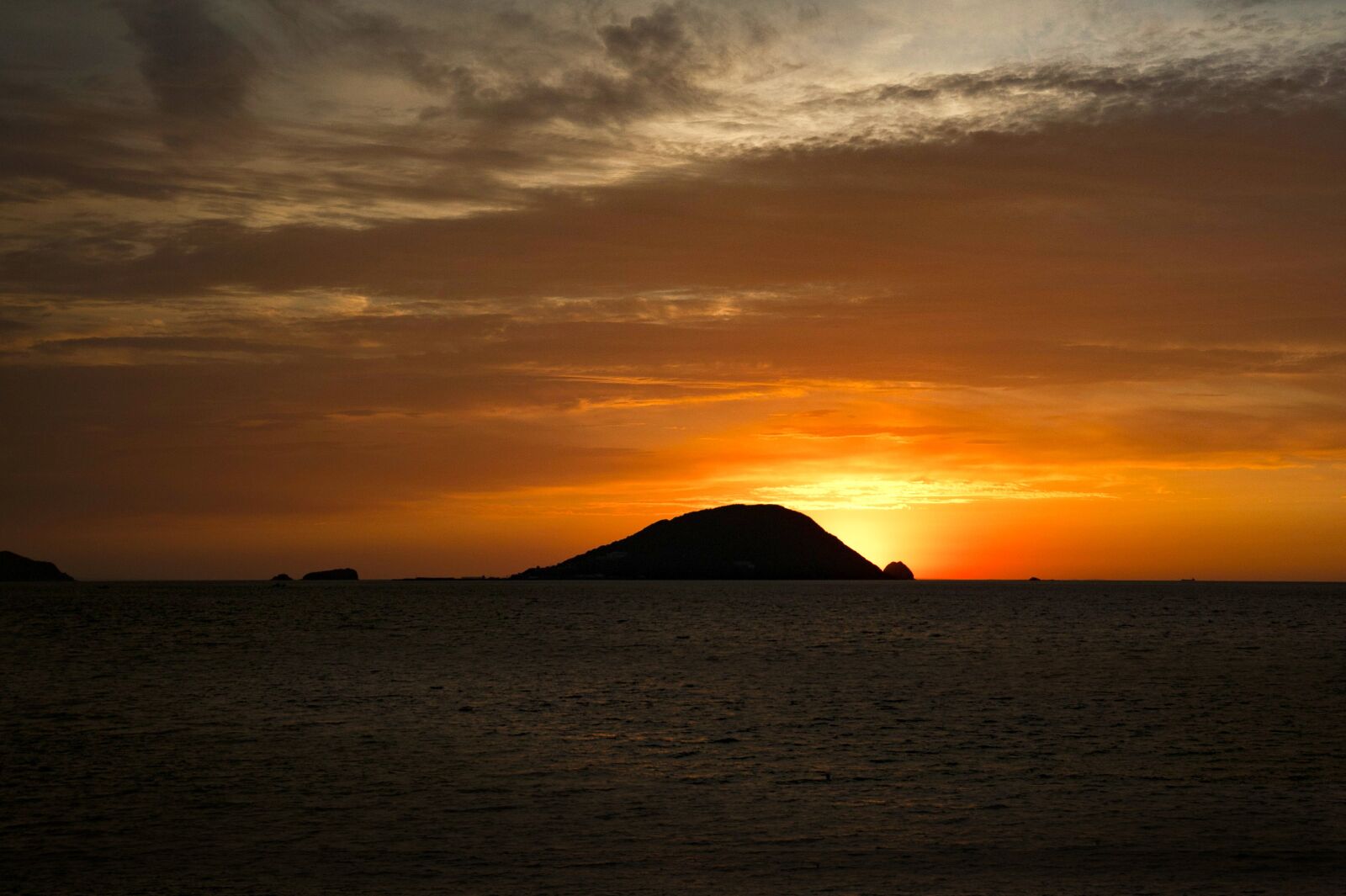 Canon EOS-1Ds sample photo. Sunset, sea, glow photography