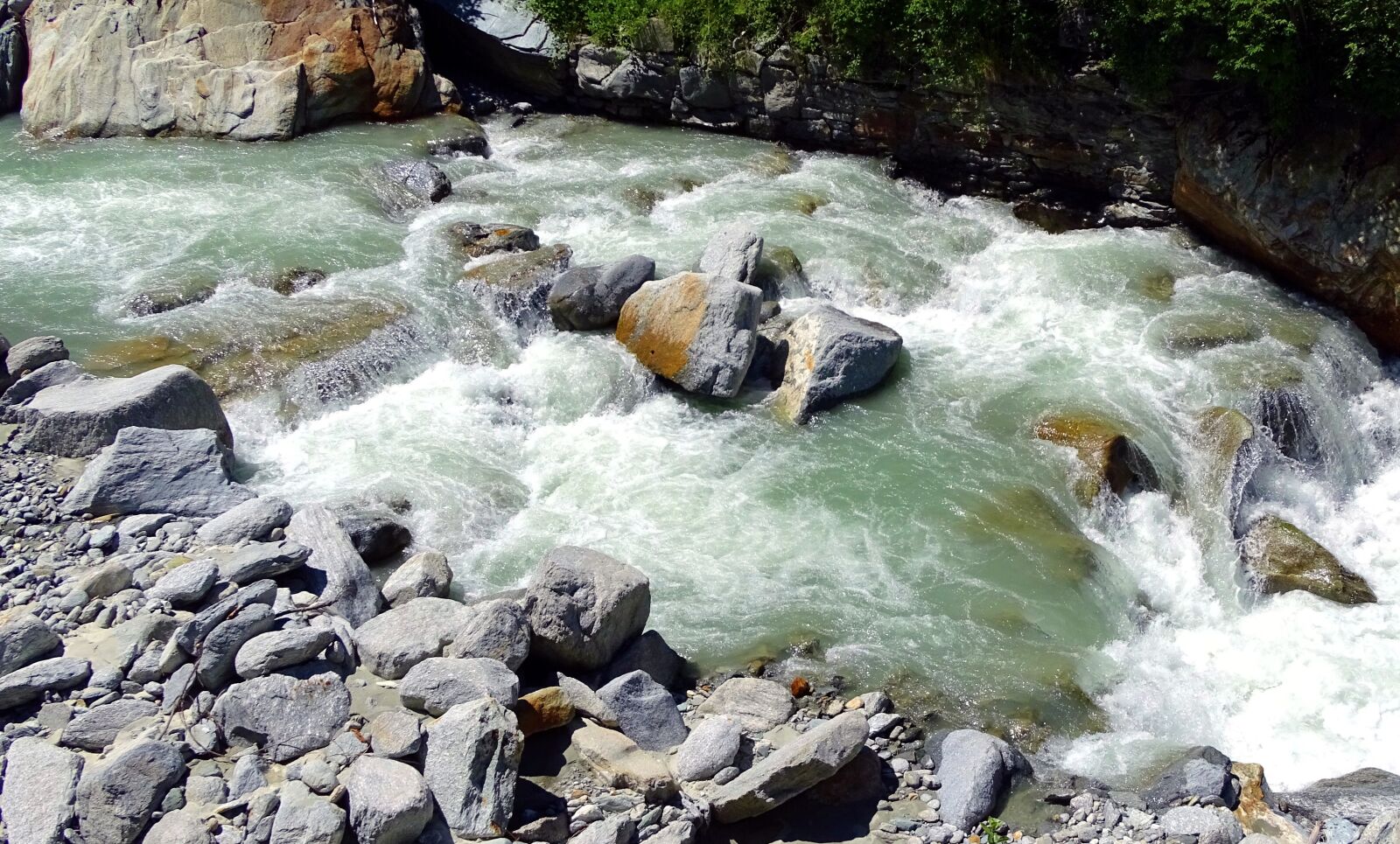 Sony Cyber-shot DSC-HX400V sample photo. Water, river, nature photography